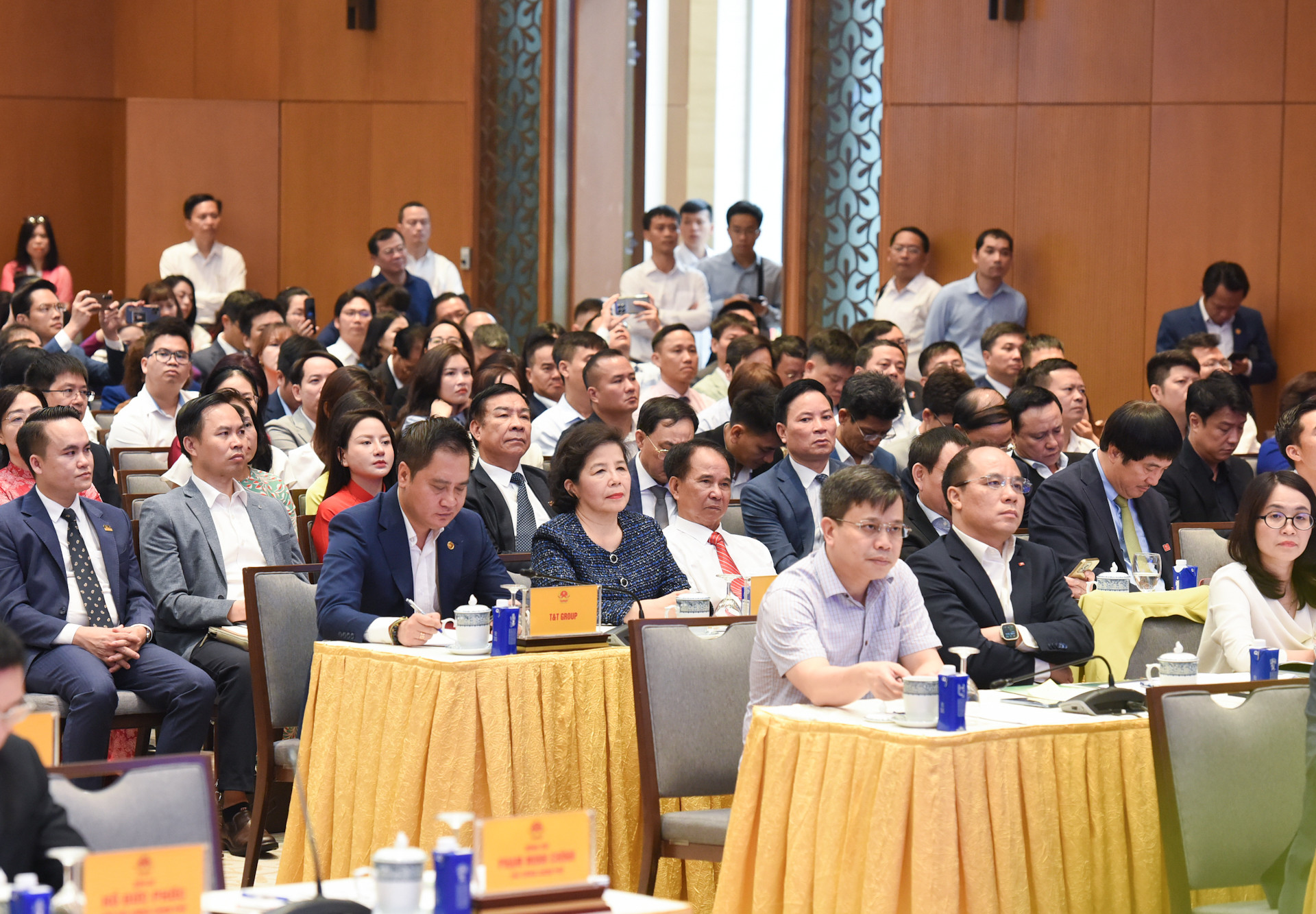 Đại diện các doanh nghiệp tham dự Tọa đàm.