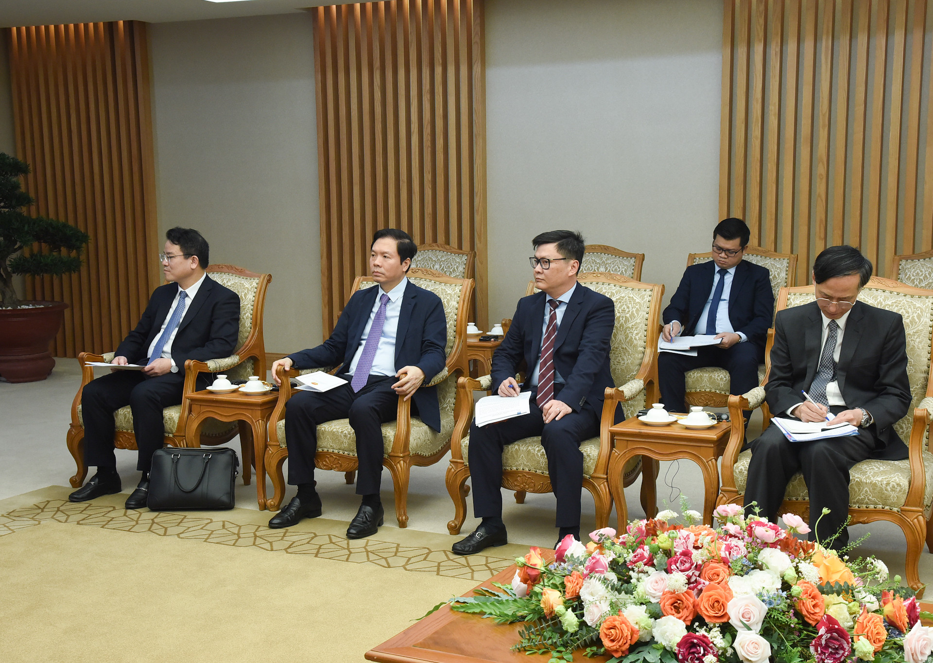 Đại diện lãnh đạo các bộ, ban, ngành cùng tham dự buổi tiếp. Đại diện lãnh đạo các bộ, ban, ngành cùng tham dự buổi tiếp.