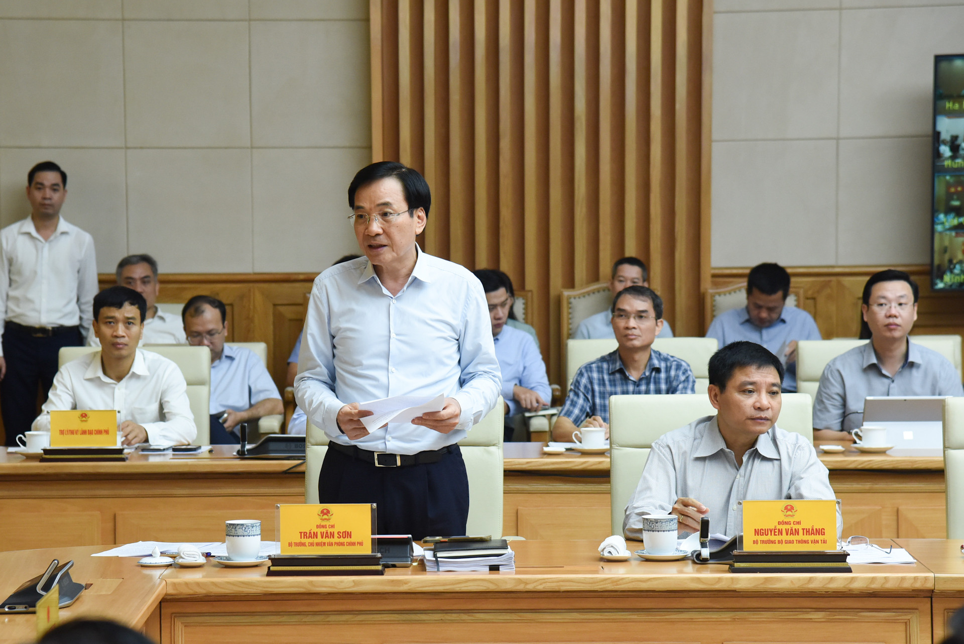 Bộ trưởng, Chủ nhiệm Văn phòng Chính phủ Trần Văn Sơn phát biểu tại Hội nghị.