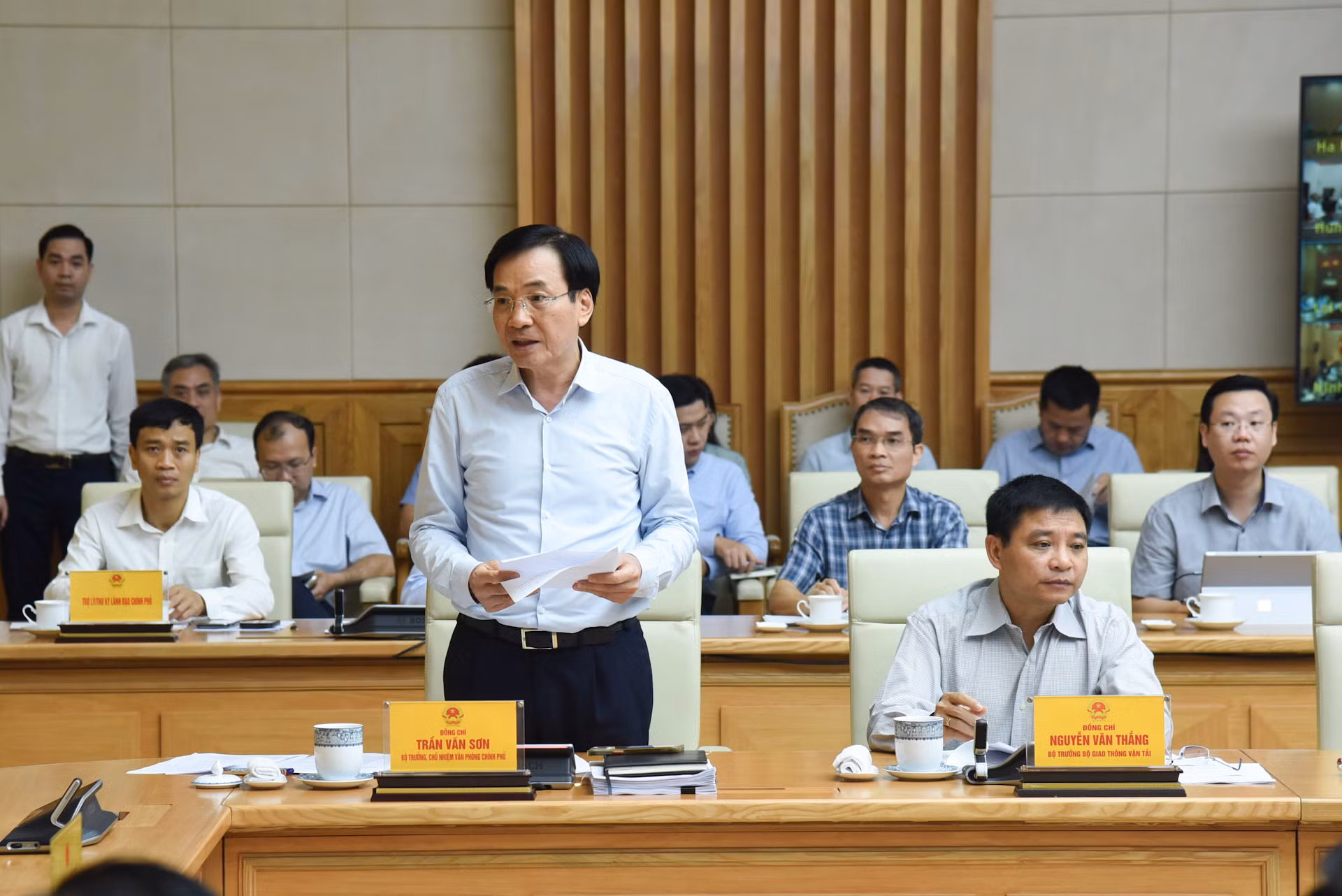 Bộ trưởng, Chủ nhiệm Văn phòng Chính phủ Trần Văn Sơn phát biểu tại Hội nghị. Bộ trưởng, Chủ nhiệm Văn phòng Chính phủ Trần Văn Sơn phát biểu tại Hội nghị.