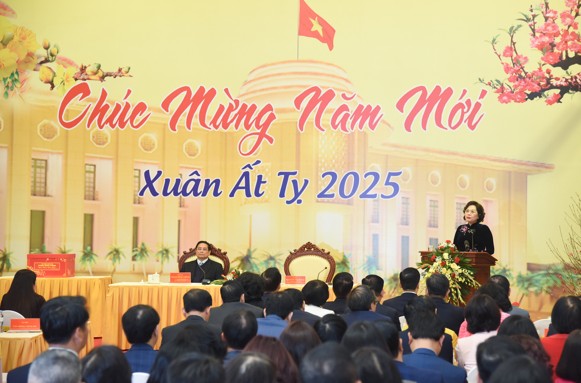 Quang cảnh buổi chúc Tết. Quang cảnh buổi chúc Tết.