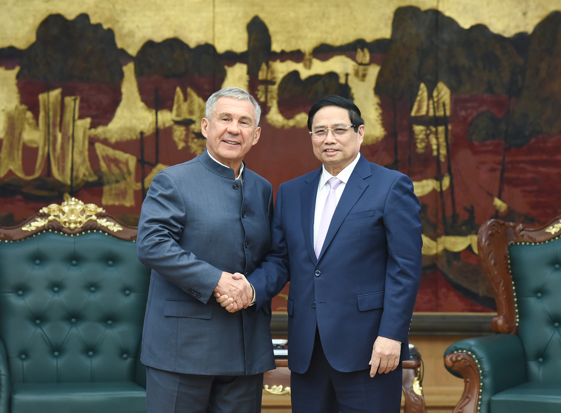 Thủ tướng Phạm Minh Chính đón ông Rustam Minnikhanov, Người đứng đầu Cộng hòa Tatarstan thuộc Liên bang Nga.