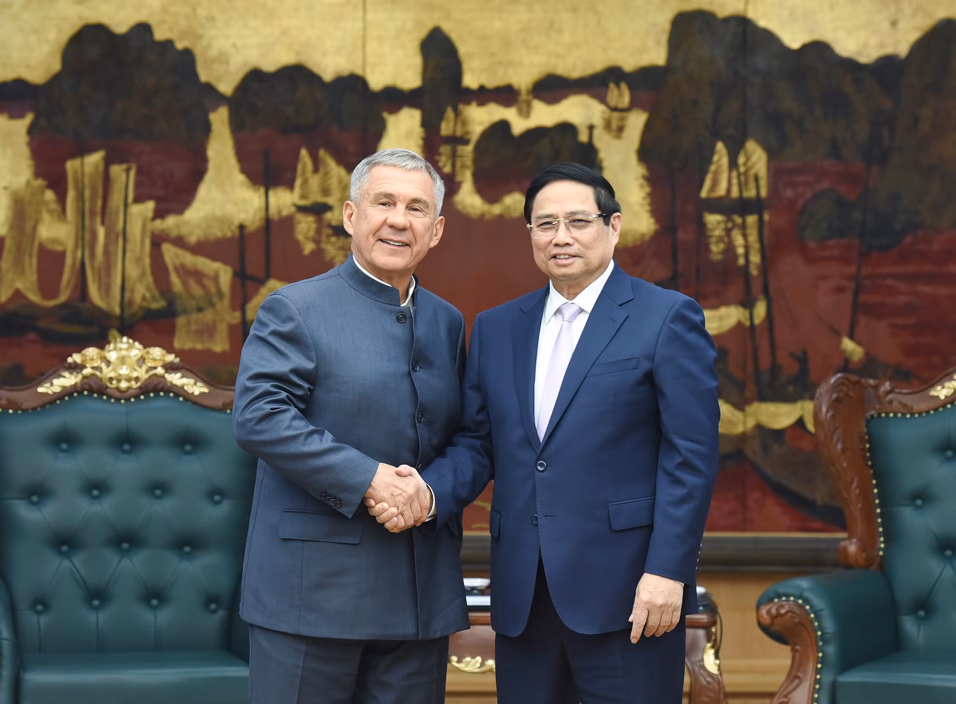 Thủ tướng Phạm Minh Chính đón ông Rustam Minnikhanov, Người đứng đầu Cộng hòa Tatarstan thuộc Liên bang Nga.