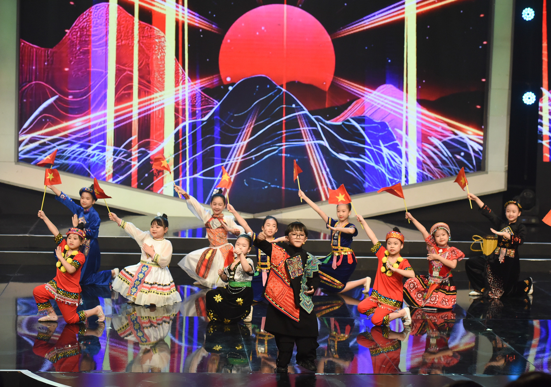 Chương trình biểu diễn nghệ thuật mở đầu buổi lễ.