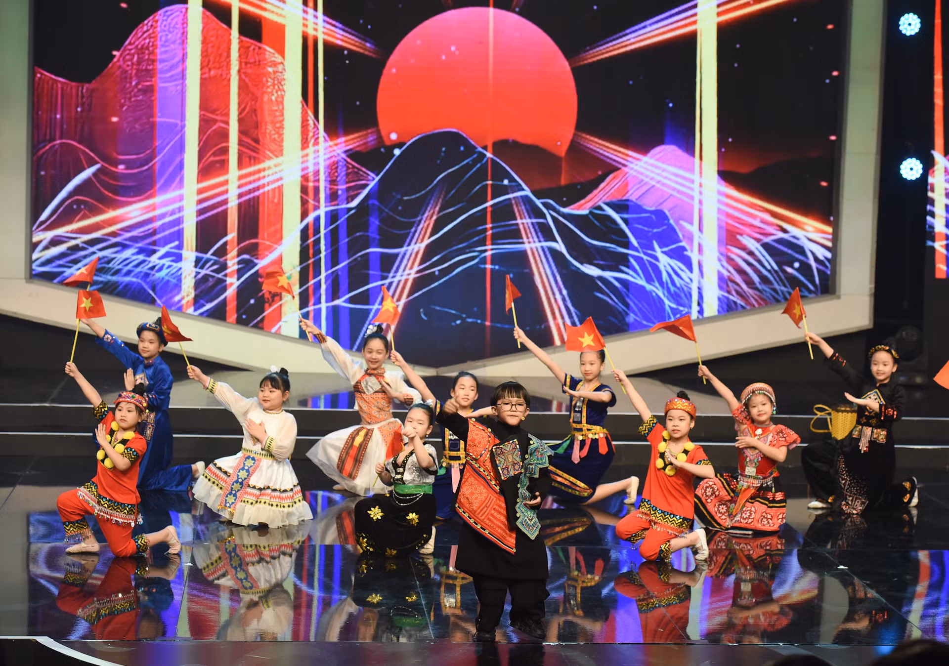 Chương trình biểu diễn nghệ thuật mở đầu buổi lễ.