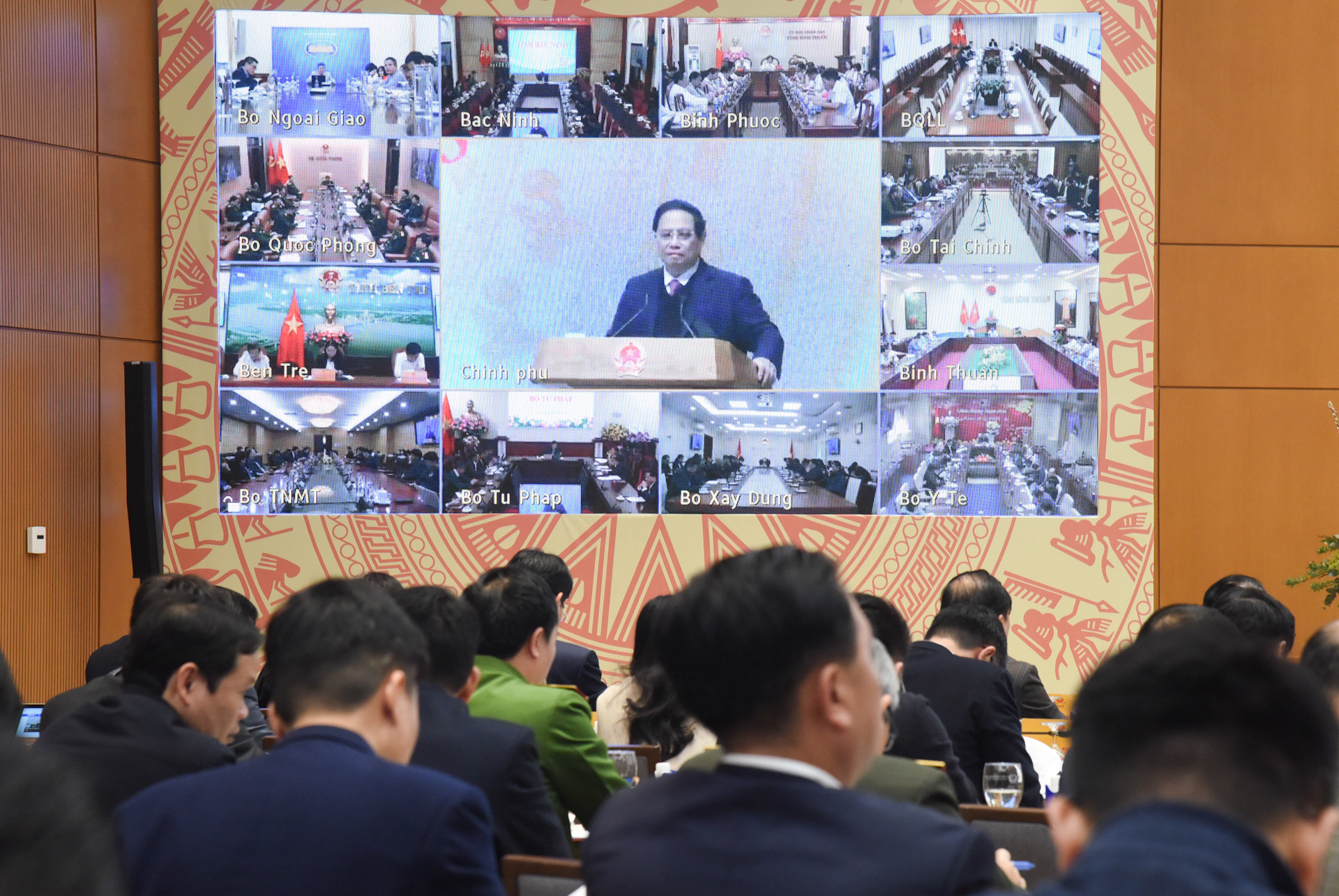 Hội nghị diễn ra dưới hình thức trực tiếp tại Văn phòng Chính phủ và trực tuyến đến các địa phương. Hội nghị diễn ra dưới hình thức trực tiếp tại Văn phòng Chính phủ và trực tuyến đến các địa phương.