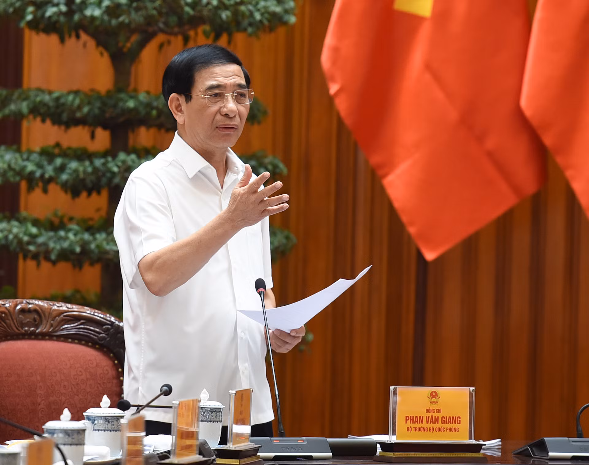 Đại tướng, Bộ trưởng Quốc phòng Phan Văn Giang phát biểu tại cuộc họp.