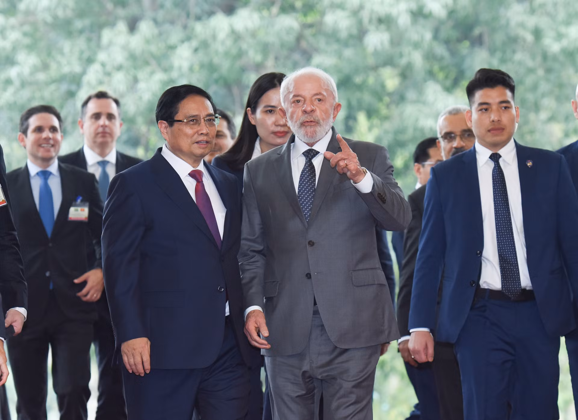 Thủ tướng Phạm Minh Chính đón Tổng thống Brazil Luiz Inacio Lula da Silva.