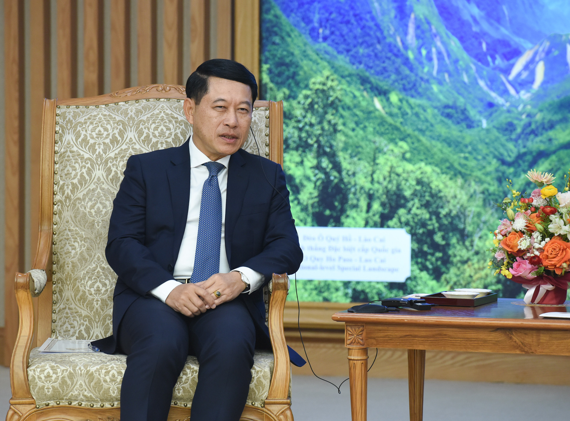 Phó Thủ tướng Lào Saleumxay Kommasith phát biểu.