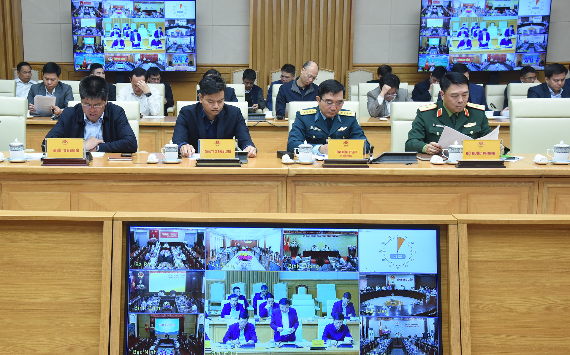 Đại diện lãnh đạo các doanh nghiệp tham dự phiên họp.