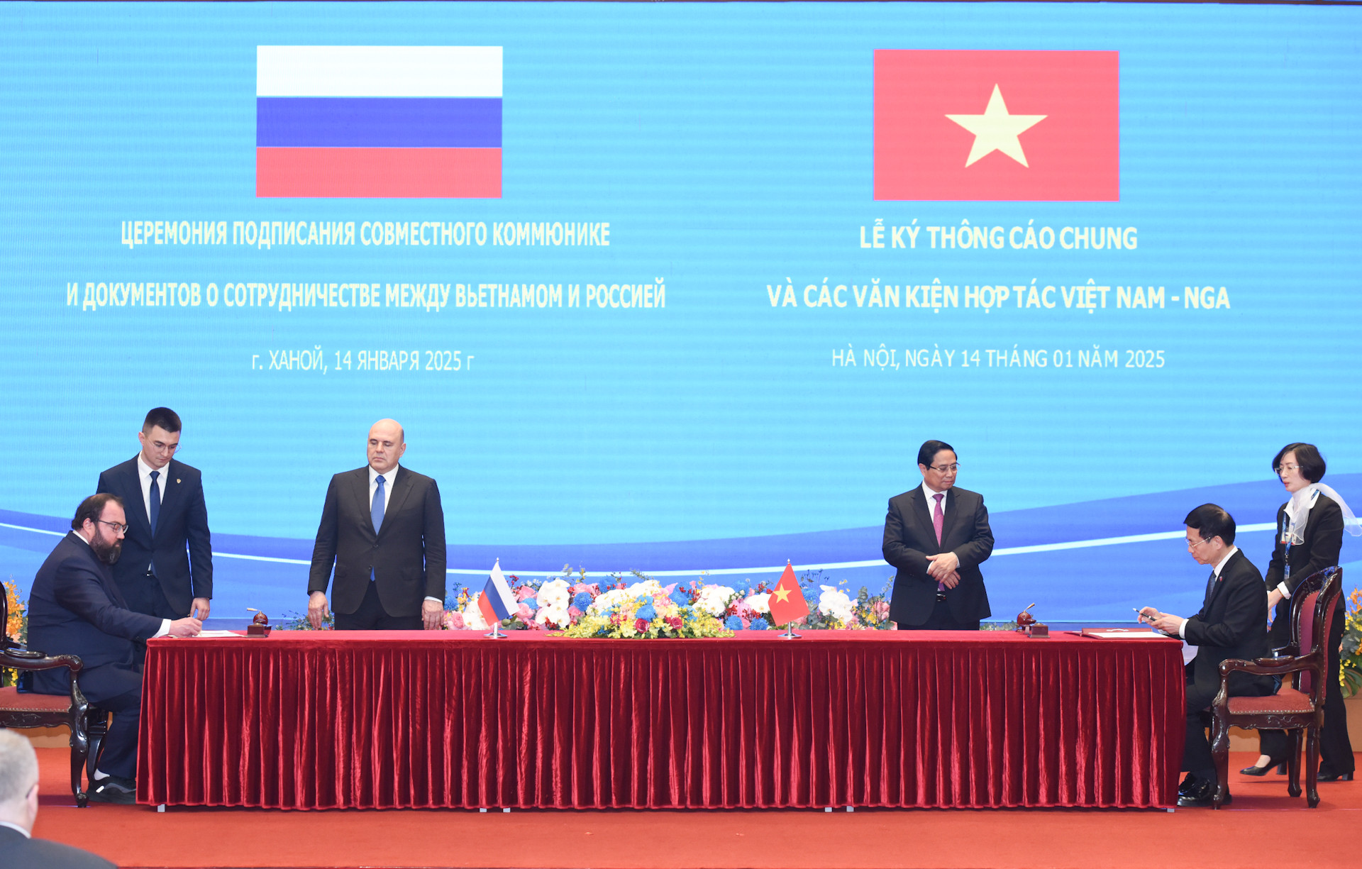 Hai Thủ tướng chứng kiến ký Bản ghi nhớ về hiểu biết lẫn nhau giữa Bộ Phát triển số, Thông tin liên lạc và Truyền thông đại chúng Liên bang Nga và Bộ Thông tin và Truyền thông Việt Nam.