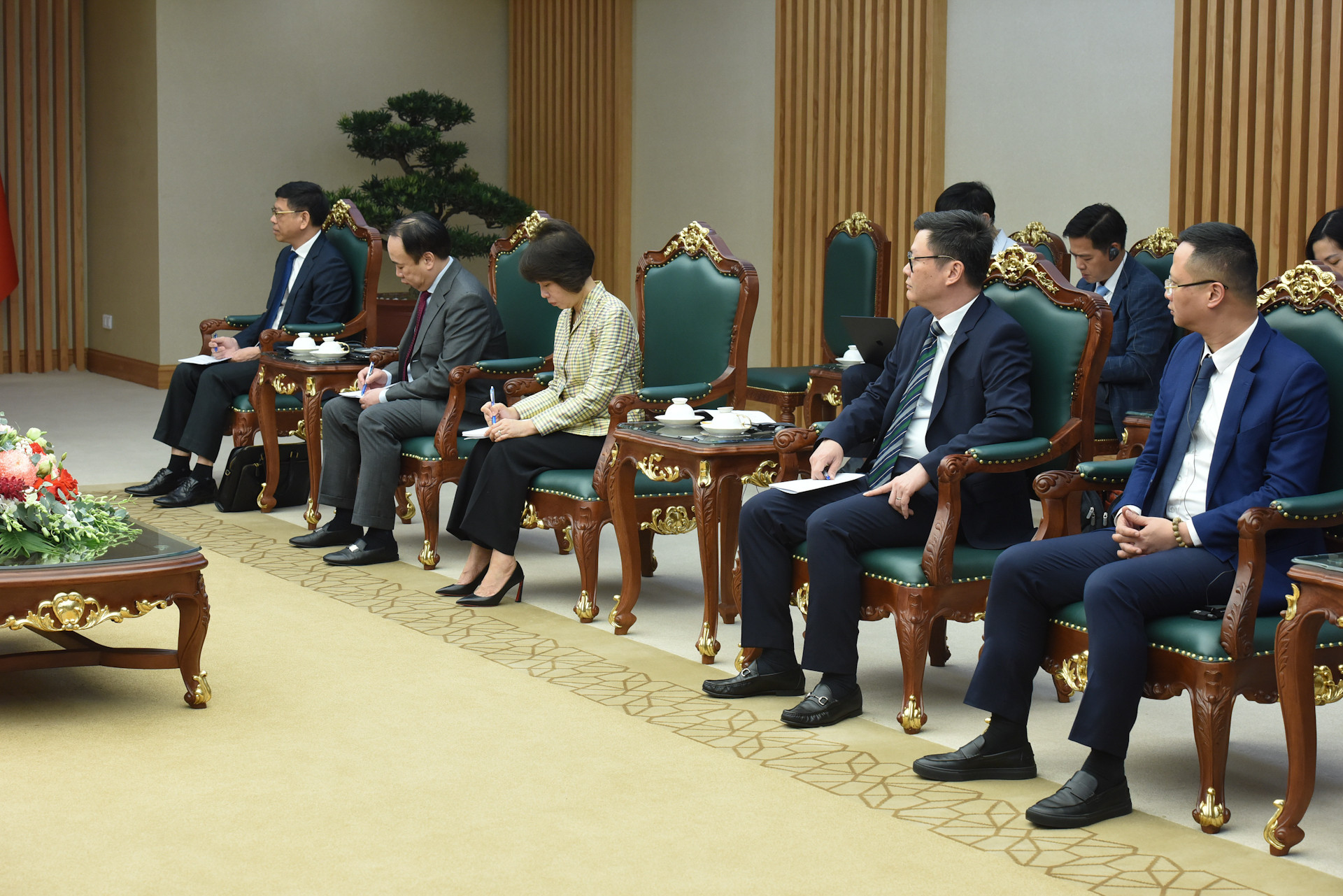 Đại diện lãnh đạo các ban, bộ, ngành của Chính phủ tham dự buổi tiếp.