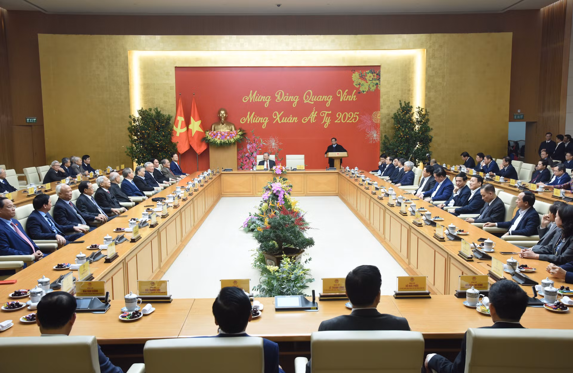 [Ảnh] Lãnh đạo Đảng, Nhà nước dự Chương trình gặp mặt “Mừng Đảng quang vinh, mừng Xuân Ất Tỵ 2025” ảnh 3