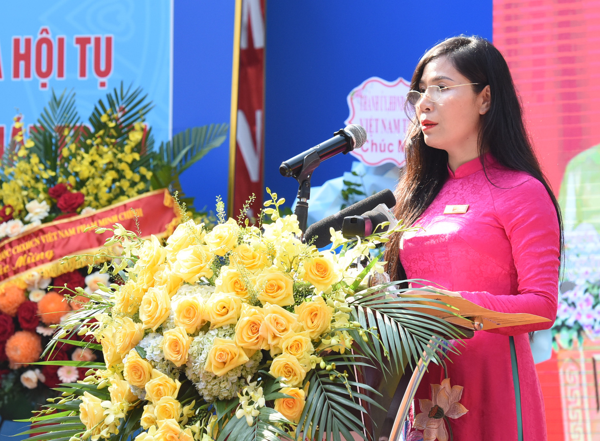 Hiệu trưởng Trường Phổ thông cơ sở Nguyễn Đình Chiểu Nguyễn Thị Tuyết Mai phát biểu ý kiến tại Lễ khai giảng.