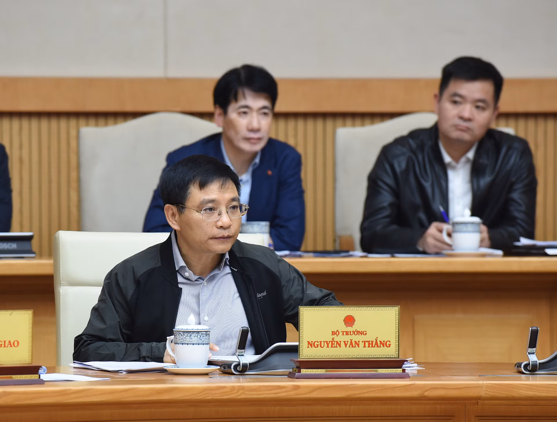 Bộ trưởng Tài chính Nguyễn Văn Thắng tại phiên họp.