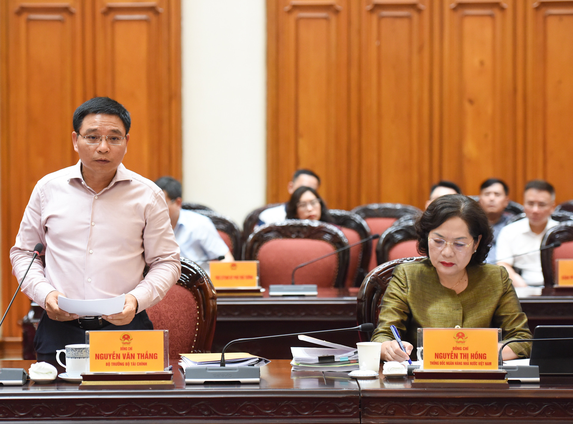 [Ảnh] Thủ tướng Phạm Minh Chính chủ trì họp về dự thảo Nghị quyết của Quốc hội về Trung tâm tài chính quốc tế tại Việt Nam ảnh 8