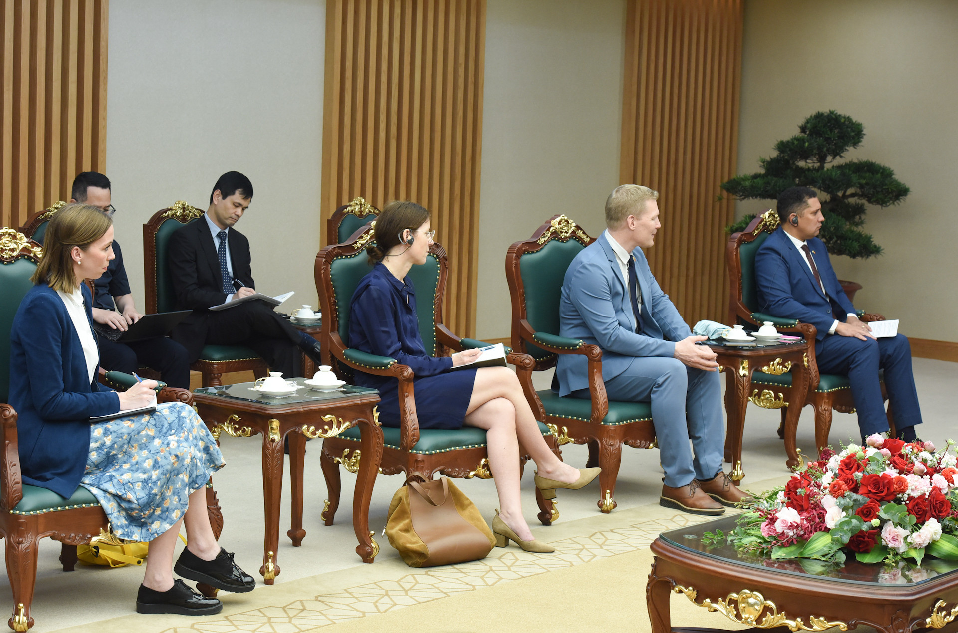 Các thành viên đi cùng đoàn với bà Susanna Campbell, Chủ tịch Tập đoàn Syre (Thụy Điển) tham dự buổi tiếp.