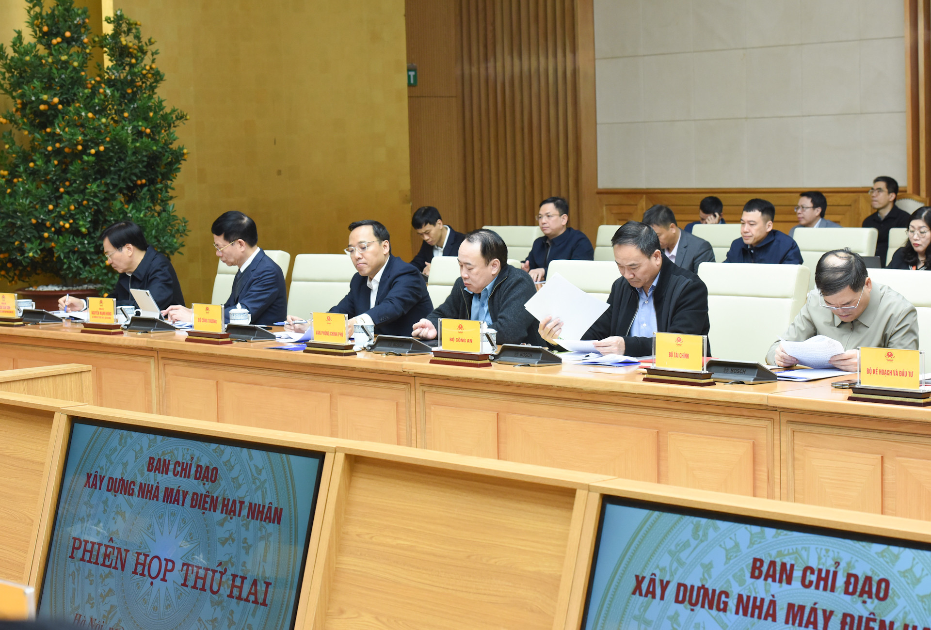 Các thành viên Ban Chỉ đạo tham dự phiên họp.