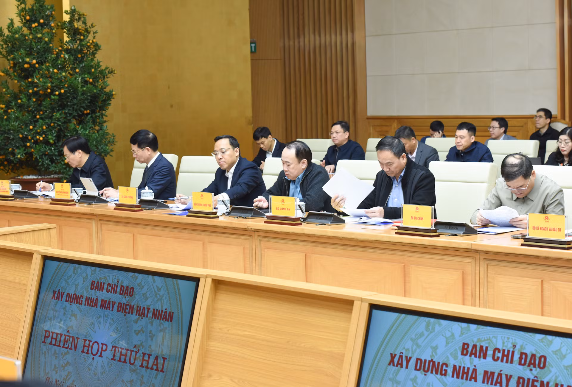 Các thành viên Ban Chỉ đạo tham dự phiên họp.