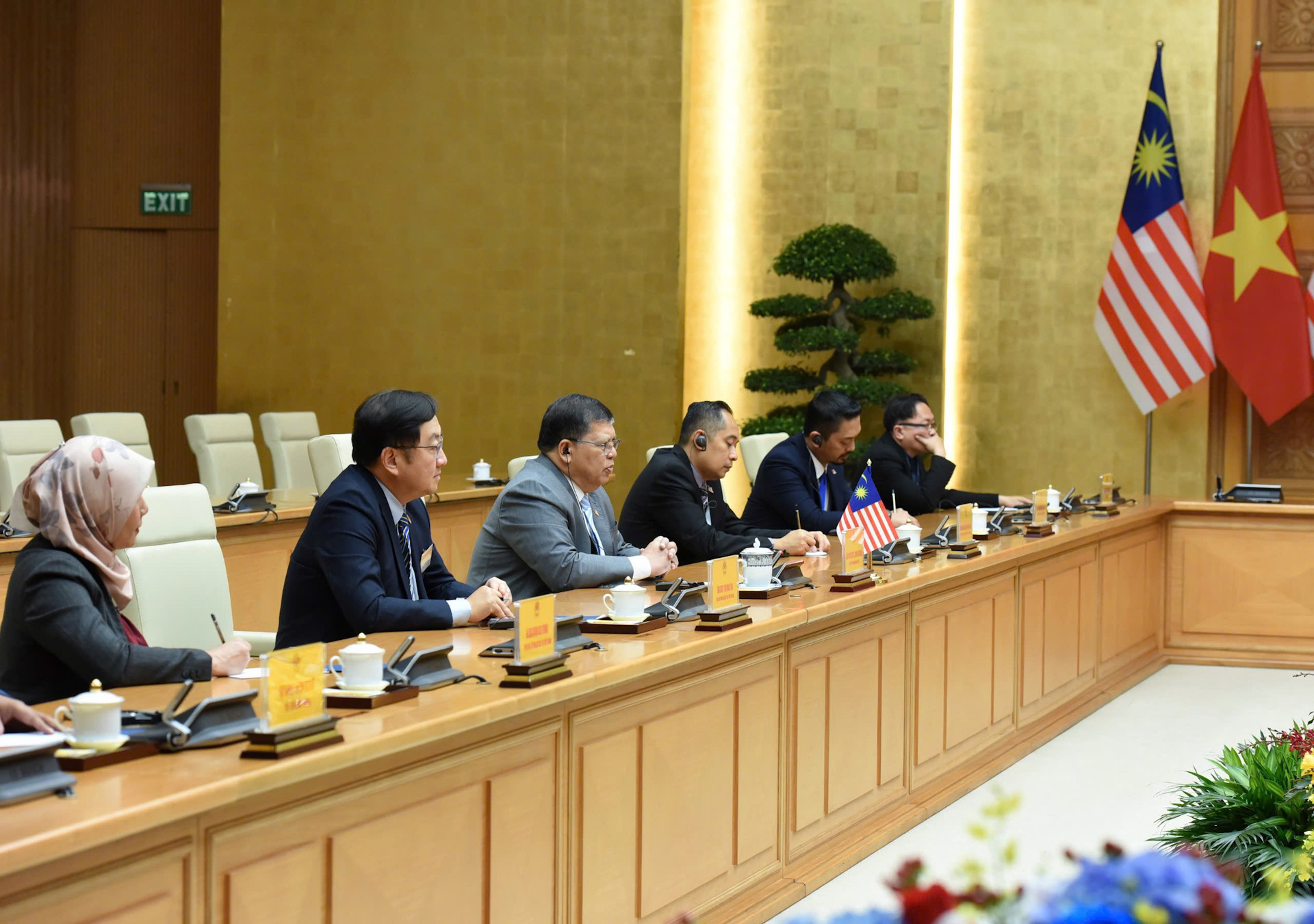 Chủ tịch Hạ viện Malaysia Tan Sri Dato’ Johari Bin Abdul và các thành viên hội kiến với Thủ tướng Phạm Minh Chính.