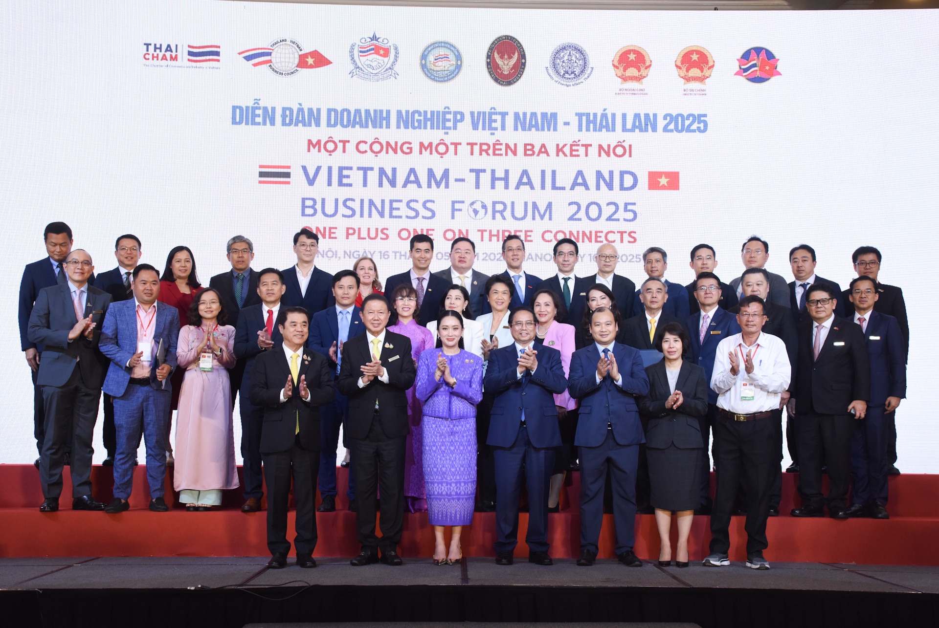 Thủ tướng Phạm Minh Chính, Thủ tướng Vương quốc Thái Lan Paetongtarn Shinawatra và các đại biểu dự Diễn đàn Doanh Nghiệp Việt Nam-Thái Lan 2025.
