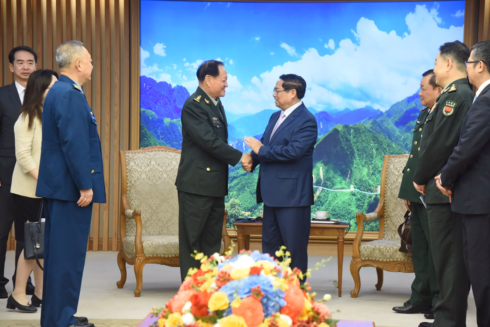 Thủ tướng Phạm Minh Chính tiễn Thượng tướng Trương Hựu Hiệp, Ủy viên Bộ Chính trị, Phó Chủ tịch Quân ủy Trung ương Trung Quốc.