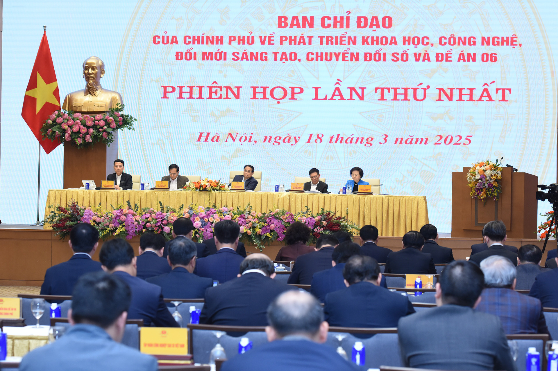 Quang cảnh phiên họp. Quang cảnh phiên họp.