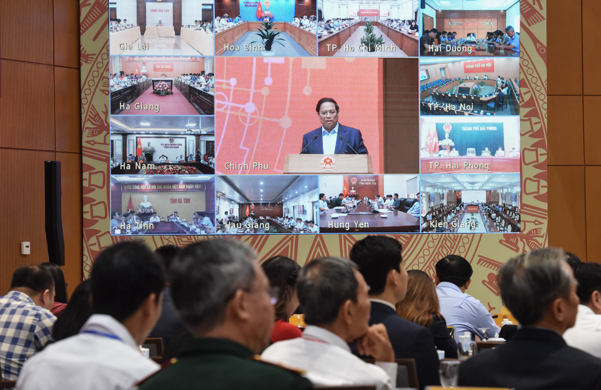 Chương trình được kết nối trực tuyến từ trụ sở Chính phủ tới Ủy ban nhân dân các tỉnh, thành phố trực thuộc Trung ương.
