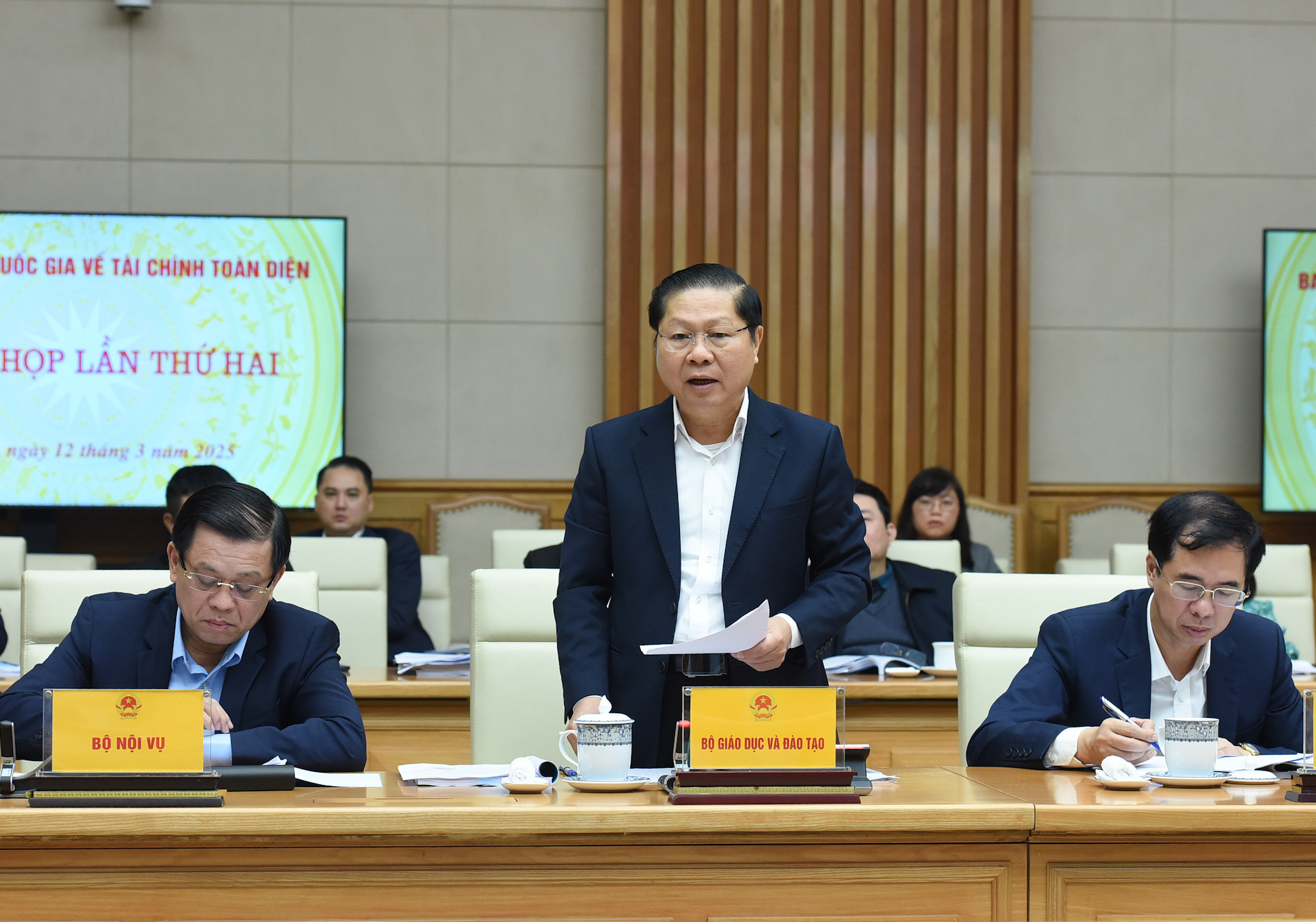 Thứ trưởng Giáo dục và Đào tạo Lê Tấn Dũng phát biểu. Thứ trưởng Giáo dục và Đào tạo Lê Tấn Dũng phát biểu.