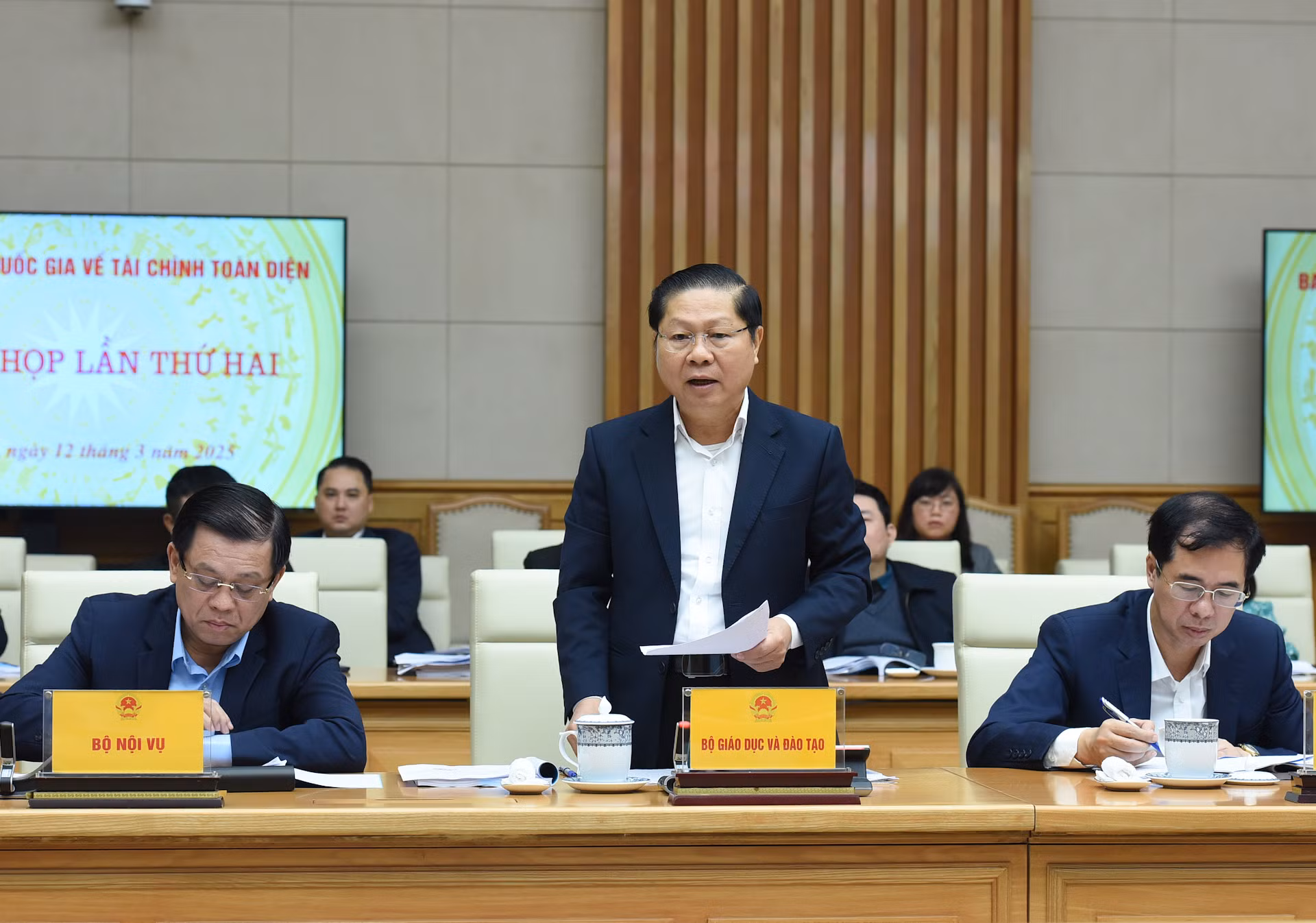 Thứ trưởng Giáo dục và Đào tạo Lê Tấn Dũng phát biểu.