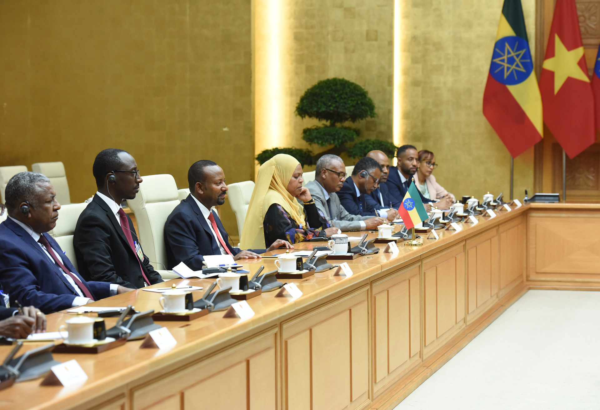 Thủ tướng Ethiopia Abiy Ahmed Ali và các thành viên Chính phủ tại hội đàm.