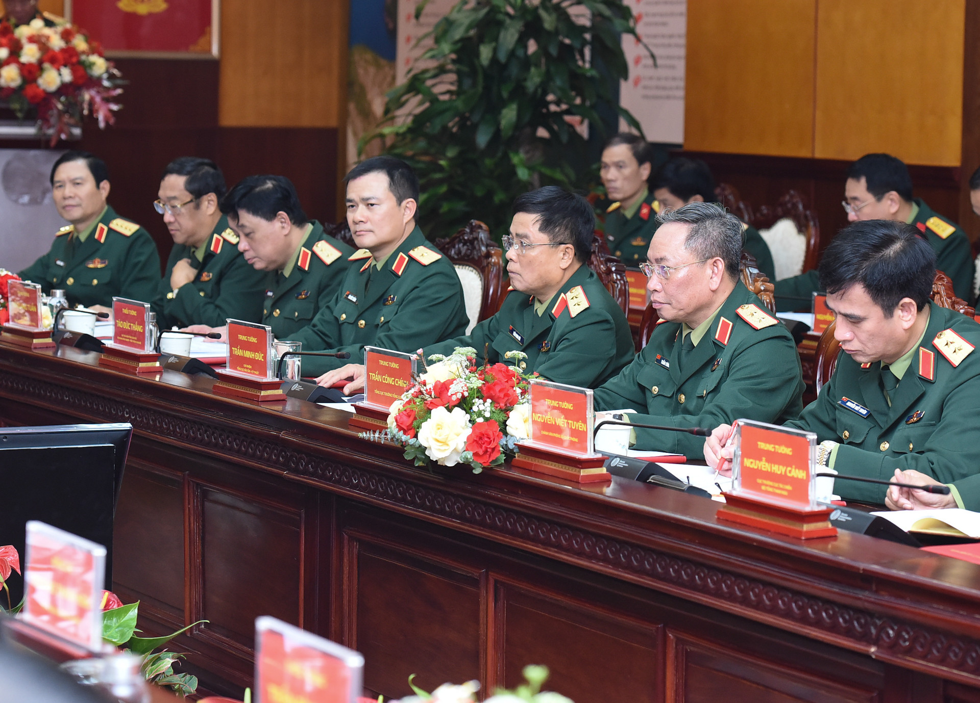 Lãnh đạo Bộ Quốc phòng và Tập đoàn Công nghiệp-Viễn thông Quân đội (Viettel) tham dự buổi làm việc.