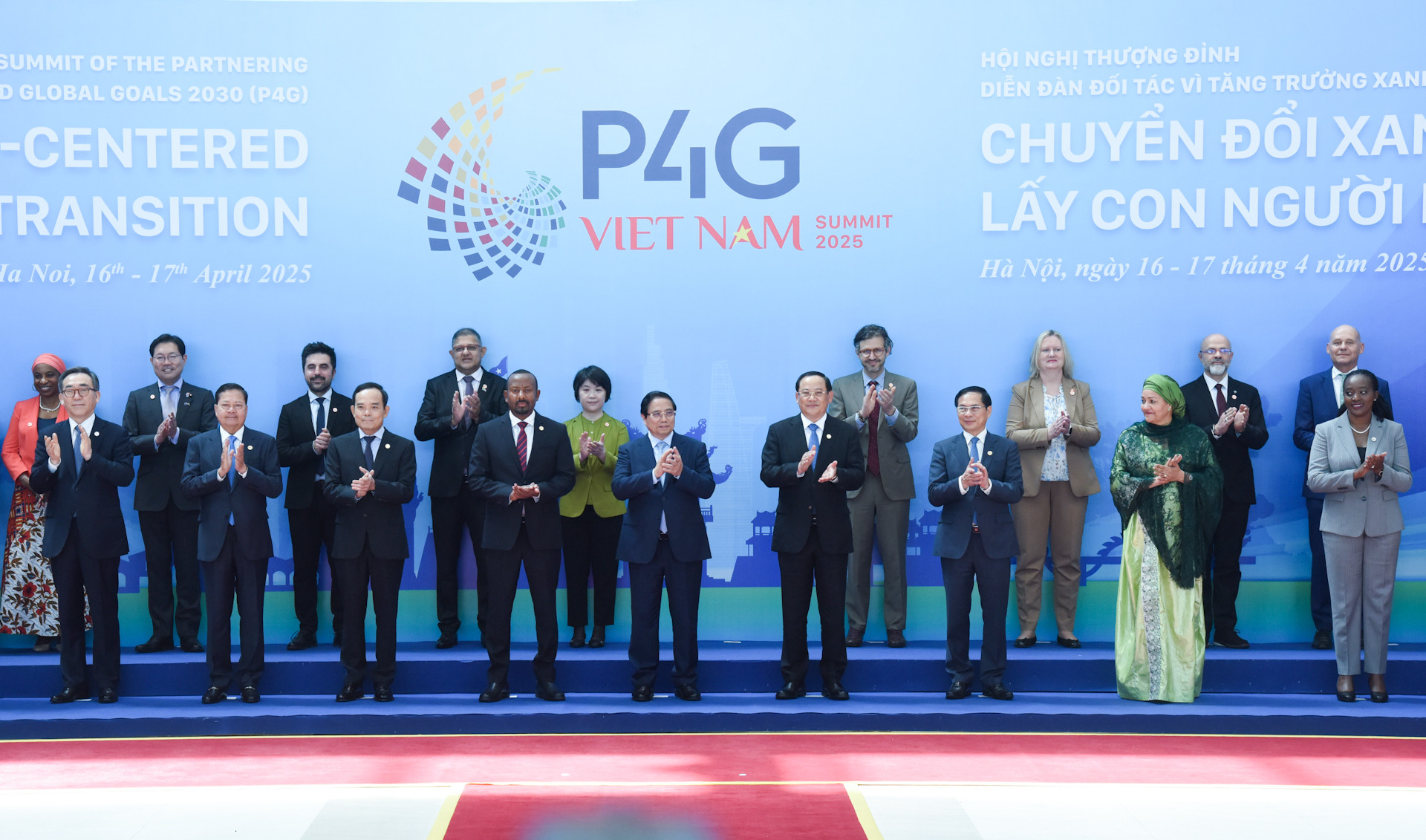 Thủ tướng Phạm Minh Chính và các đại biểu tham dự hội nghị.