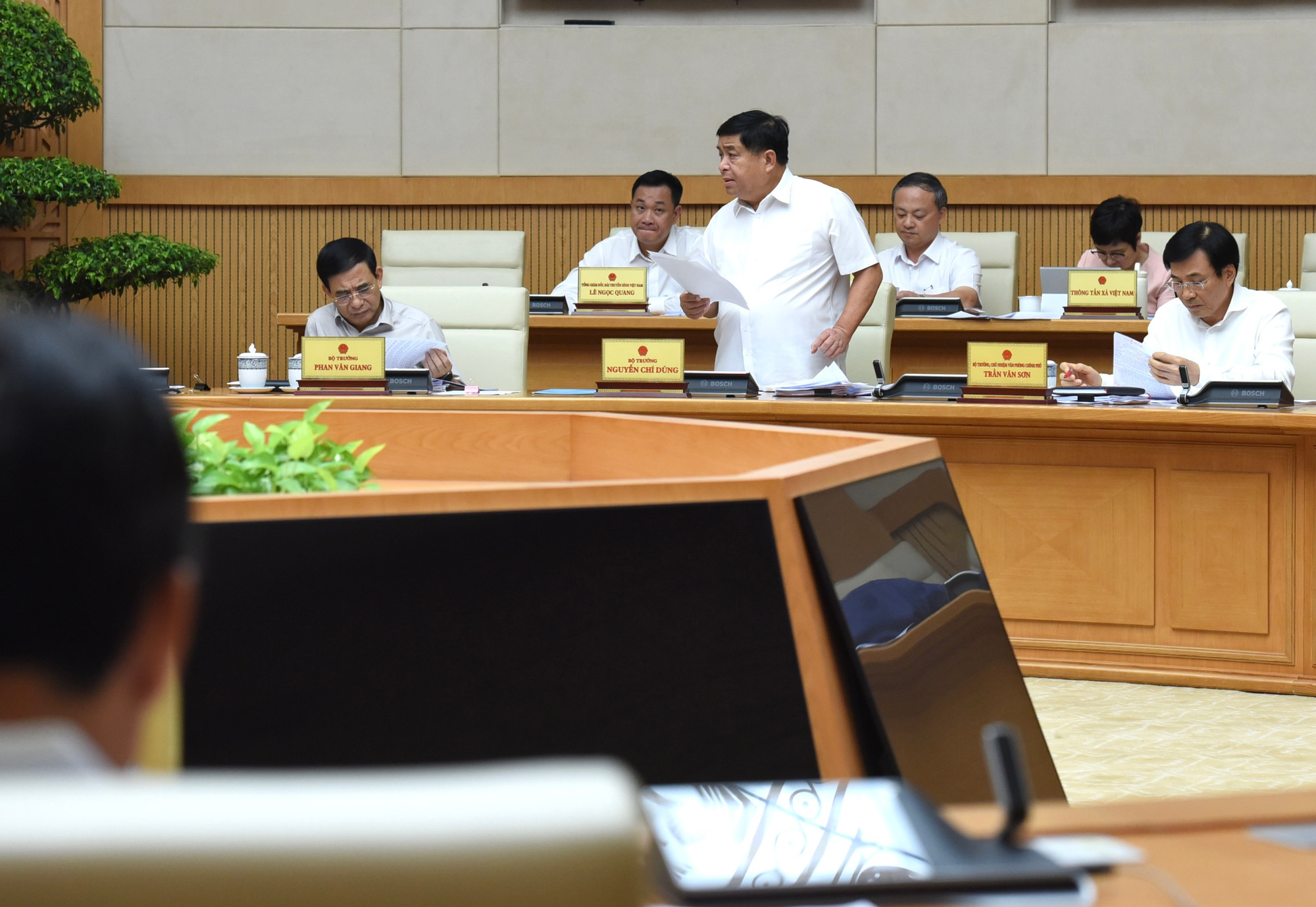 Bộ trưởng Kế hoạch và Đầu tư Nguyễn Chí Dũng phát biểu tại phiên họp.