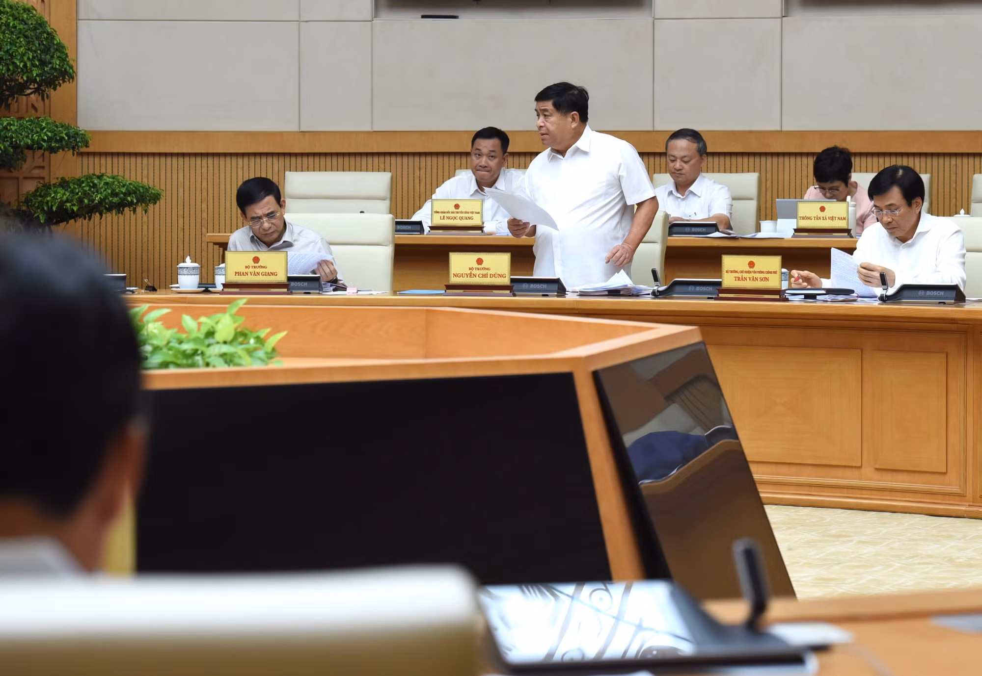 Bộ trưởng Kế hoạch và Đầu tư Nguyễn Chí Dũng phát biểu tại phiên họp.