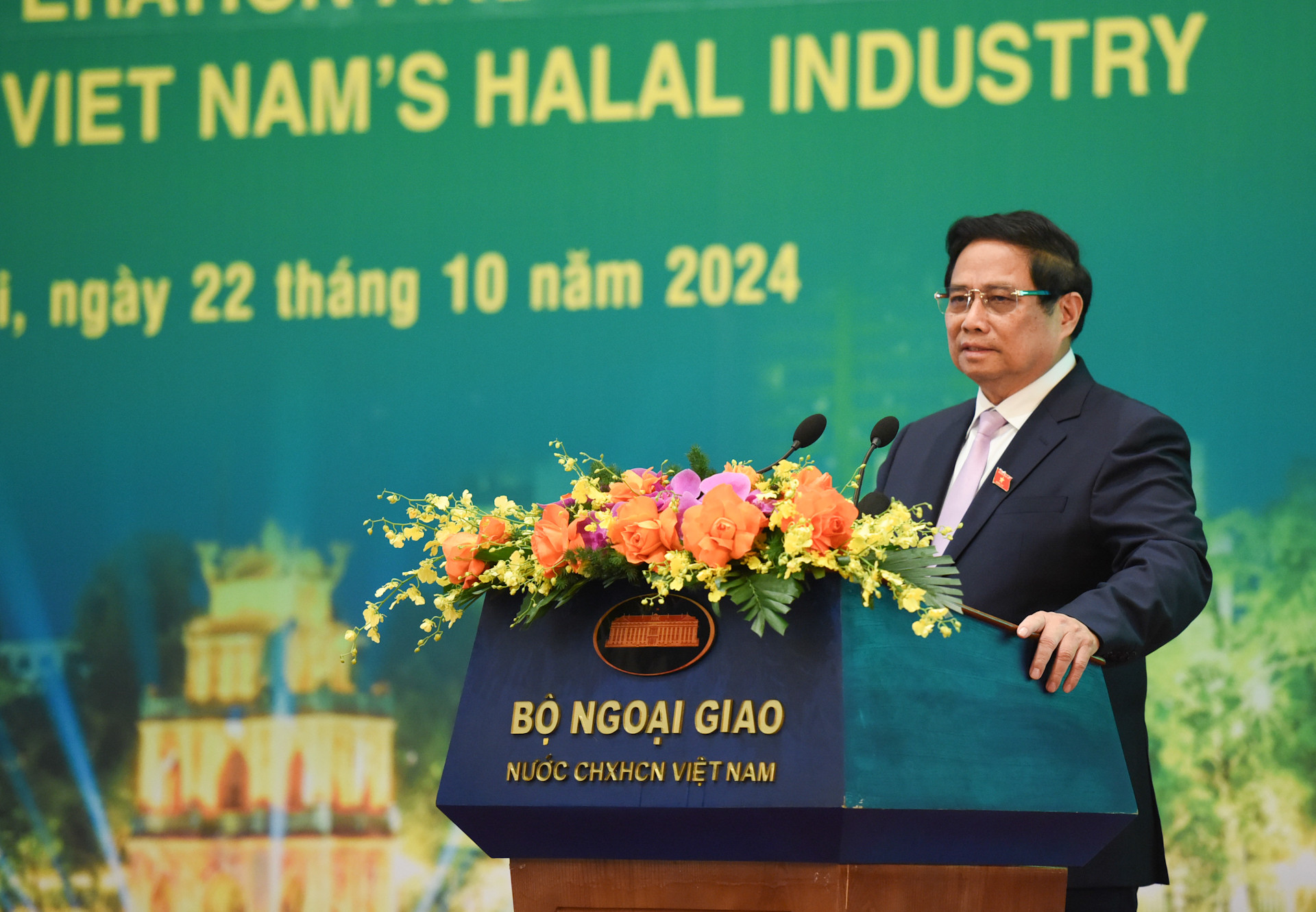 Thủ tướng Phạm Minh Chính chia sẻ: Trong khuôn khổ hợp tác kinh tế quốc tế, có thể khẳng định thị trường Halal đang mở ra nhiều cơ hội hợp tác to lớn cho tất cả chúng ta với những tiềm năng to lớn. Thủ tướng Phạm Minh Chính chia sẻ: Trong khuôn khổ hợp tác kinh tế quốc tế, có thể khẳng định thị trường Halal đang mở ra nhiều cơ hội hợp tác to lớn cho tất cả chúng ta với những tiềm năng to lớn.