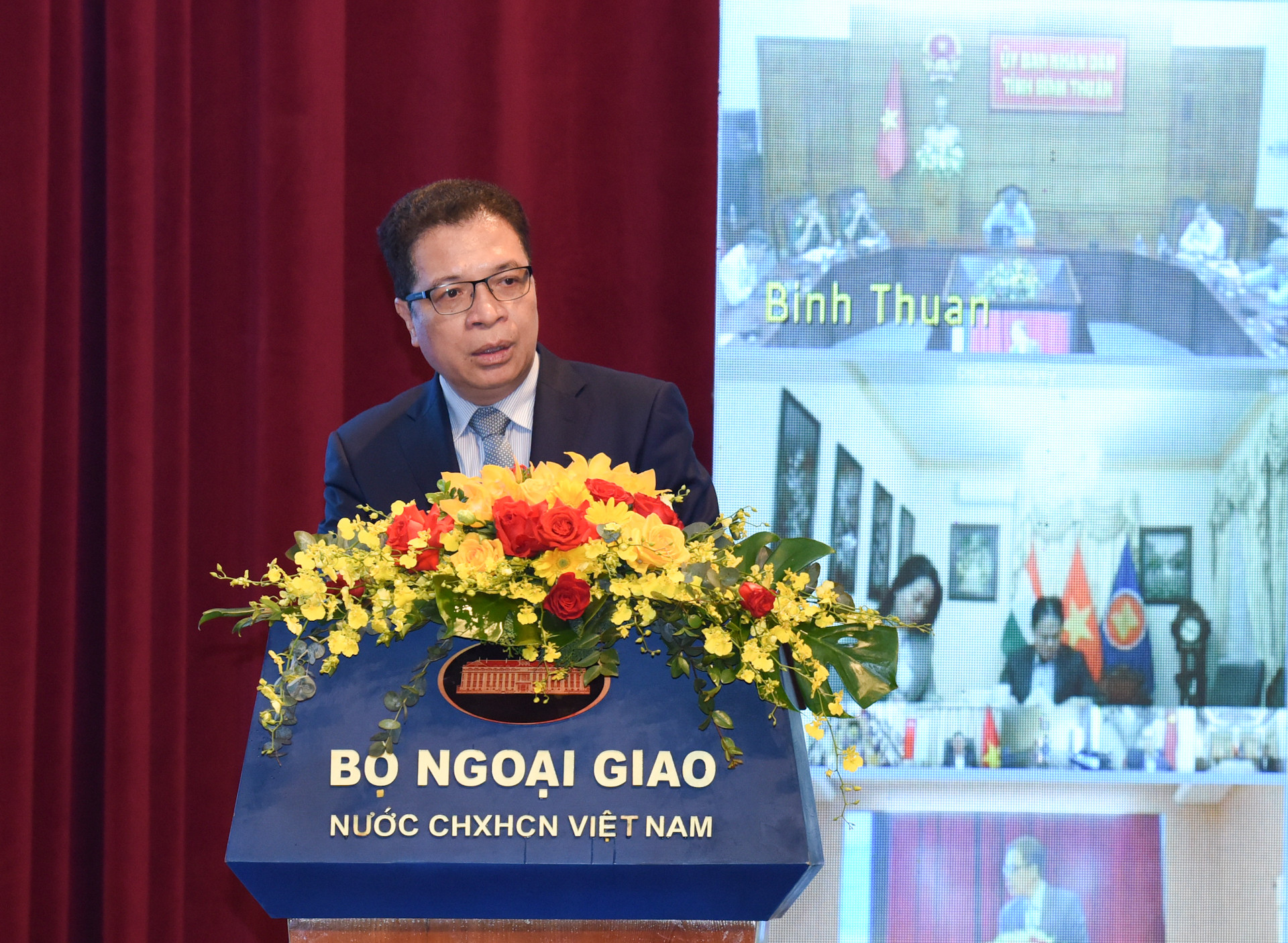 Đại sứ Việt Nam tại Nga Đặng Minh Khôi phát biểu. Đại sứ Việt Nam tại Nga Đặng Minh Khôi phát biểu.