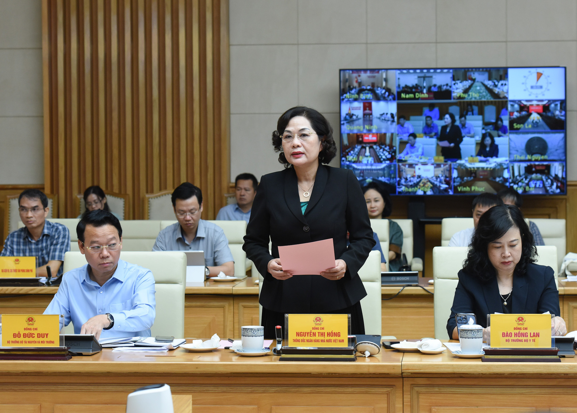 Thống đốc Ngân hàng Nhà nước Việt Nam Nguyễn Thị Hồng cho hay: Đến ngày 25/9, dư nợ bị ảnh hưởng của bão số 3 của tất cả các tỉnh, thành phố là 165.000 tỷ đồng, hơn 94.000 khách hàng chịu ảnh hưởng.