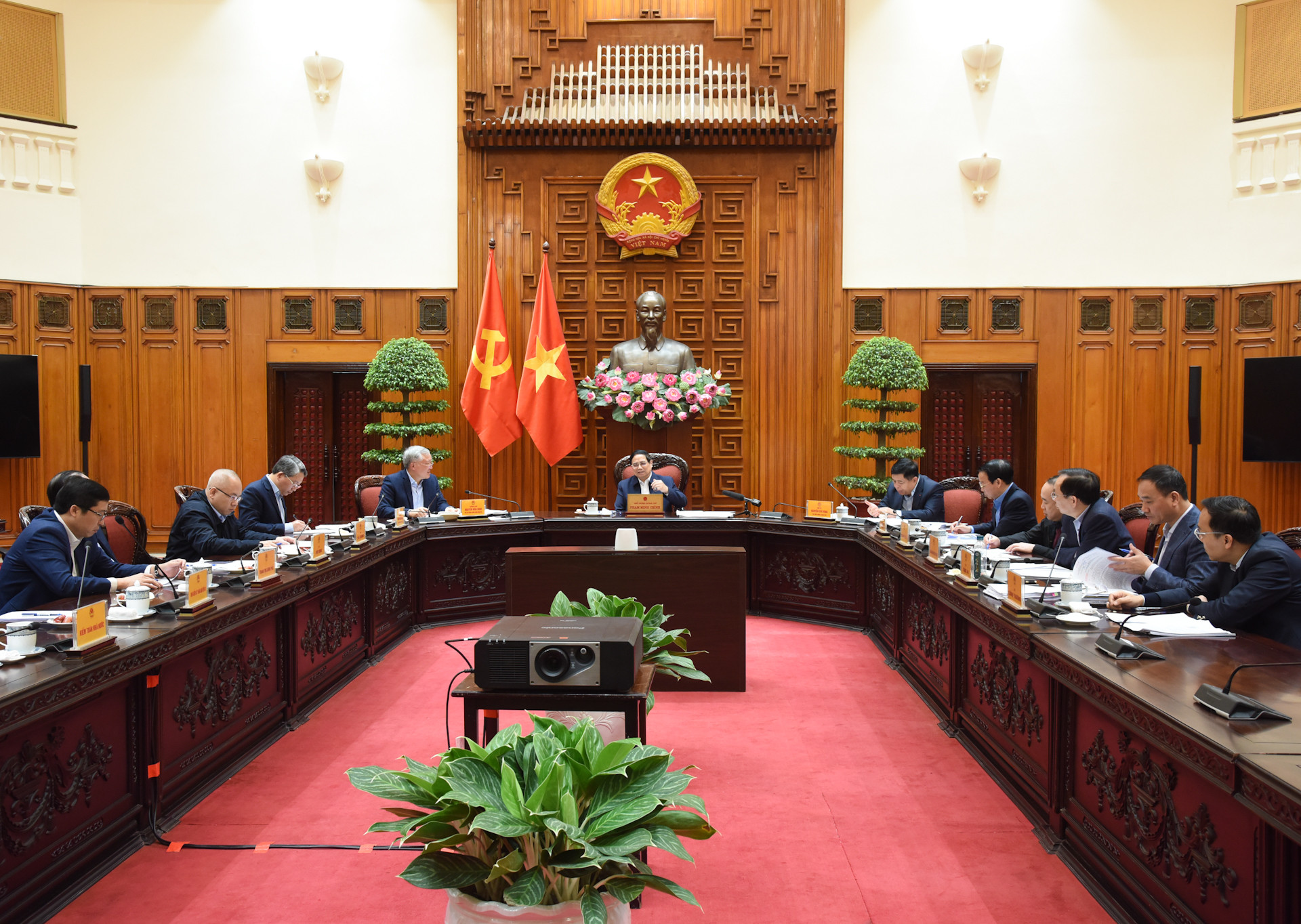 Thủ tướng Phạm Minh Chính chủ trì cuộc họp với các bộ, ngành để tháo gỡ khó khăn, vướng mắc của các dự án tồn đọng.