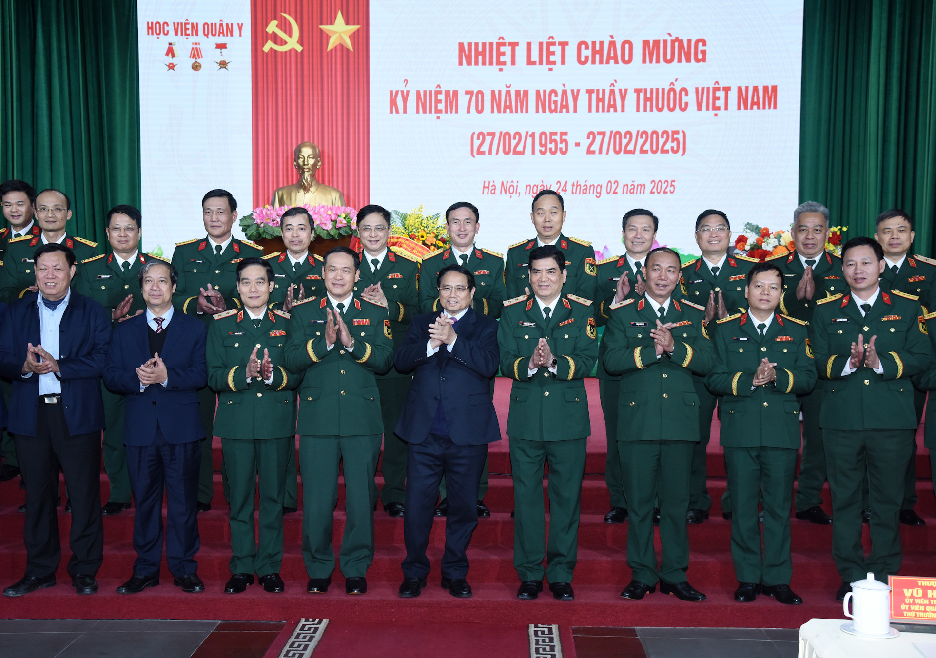 Thủ tướng Phạm Minh Chính với cán bộ, giảng viên, bác sĩ Học viện Quân y.