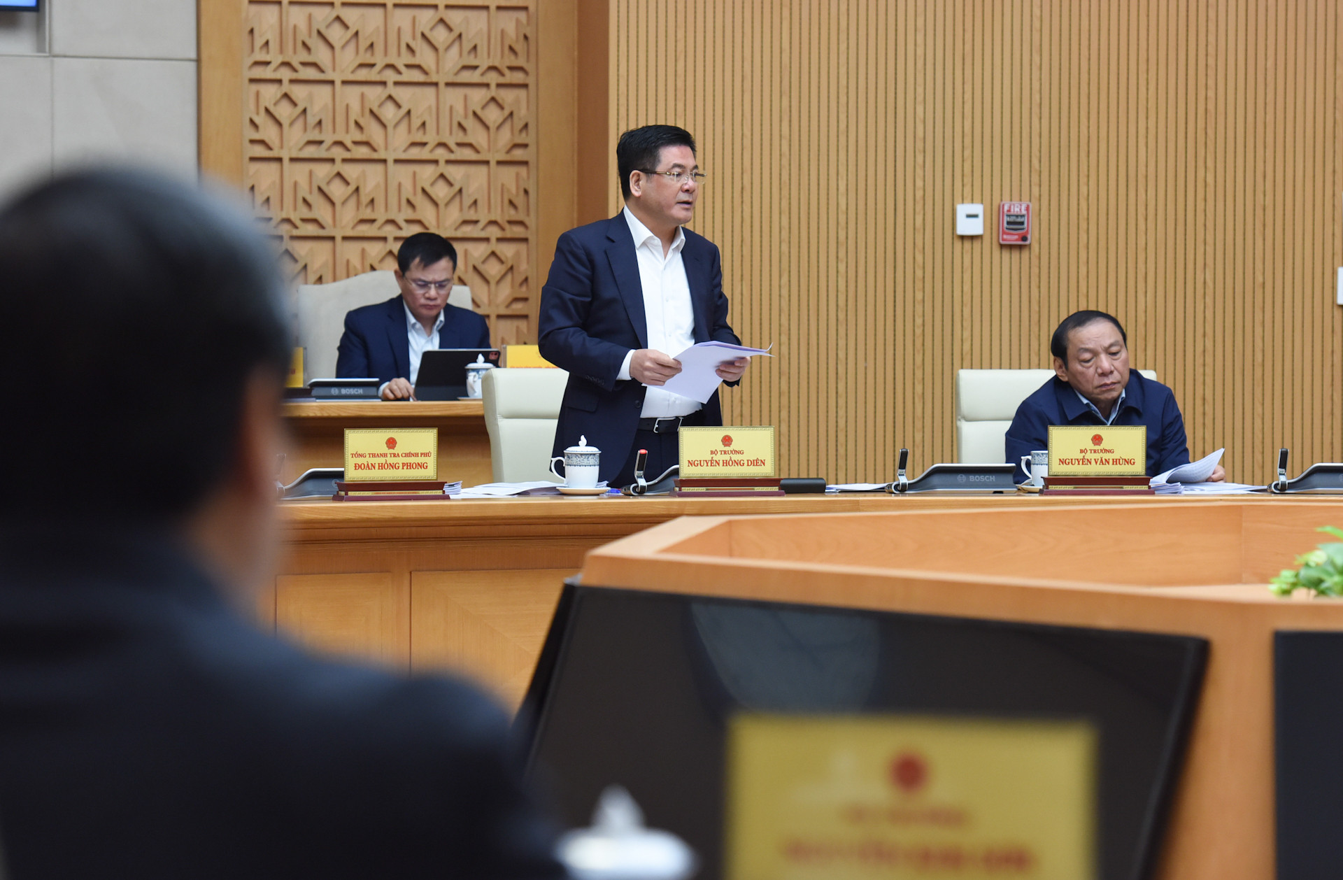 Bộ trưởng Công thương Nguyễn Hồng Diên phát biểu.