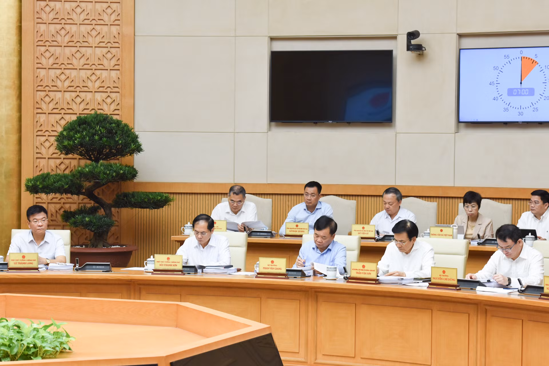 Các thành viên Chính phủ tham dự Phiên họp.