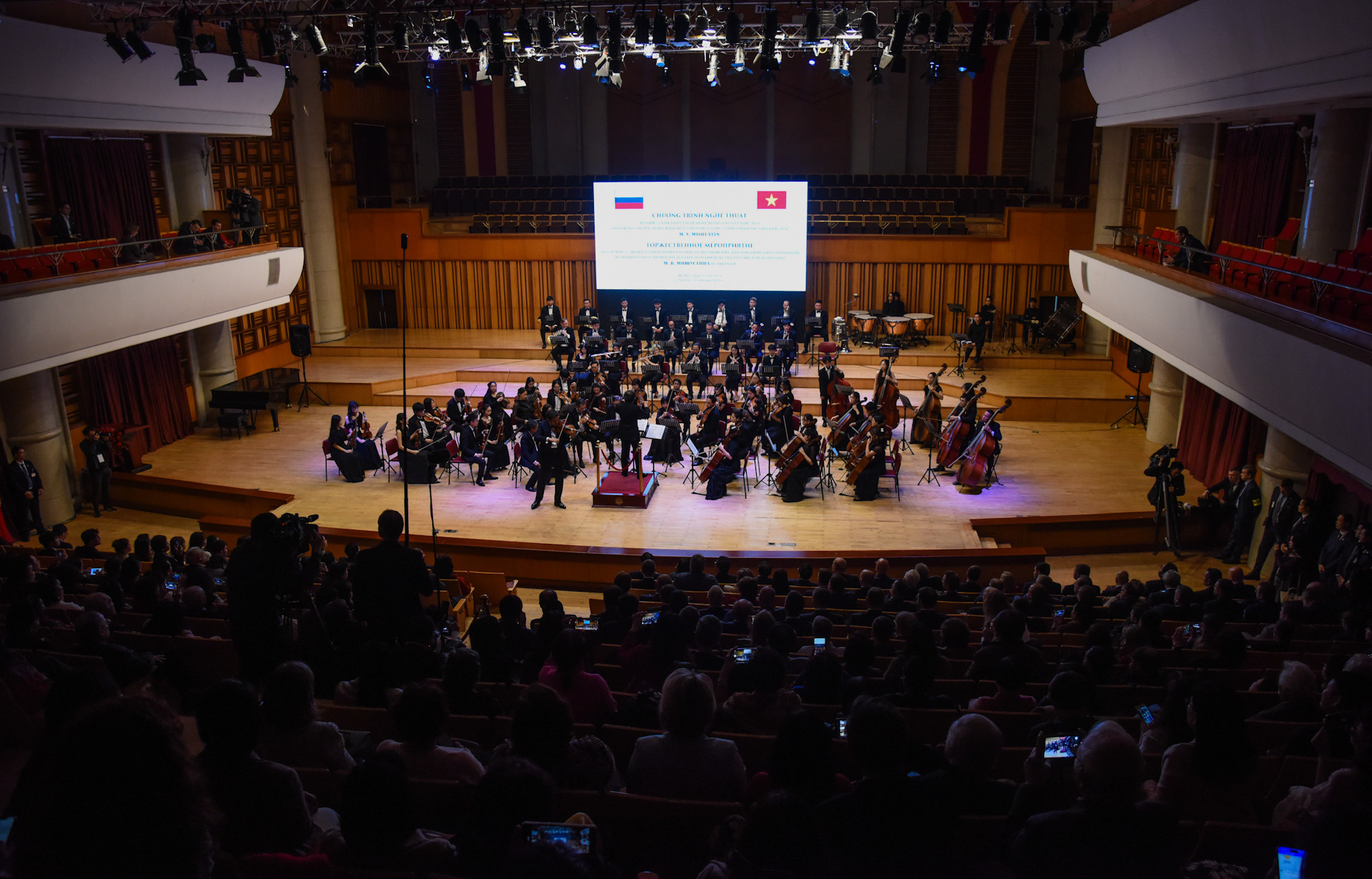Quang cảnh chương trình nghệ thuật. Quang cảnh chương trình nghệ thuật.