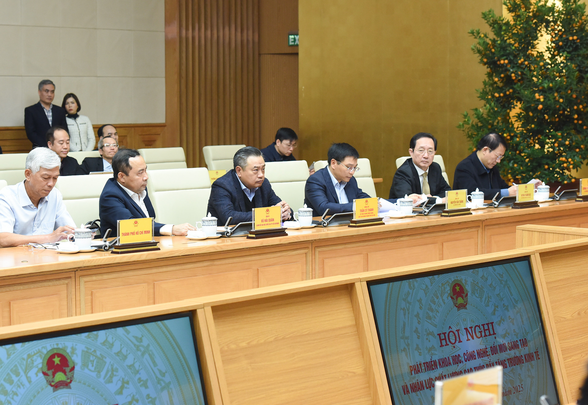 Đại diện lãnh đạo các bộ, ban, ngành tham dự hội nghị. Đại diện lãnh đạo các bộ, ban, ngành tham dự hội nghị.