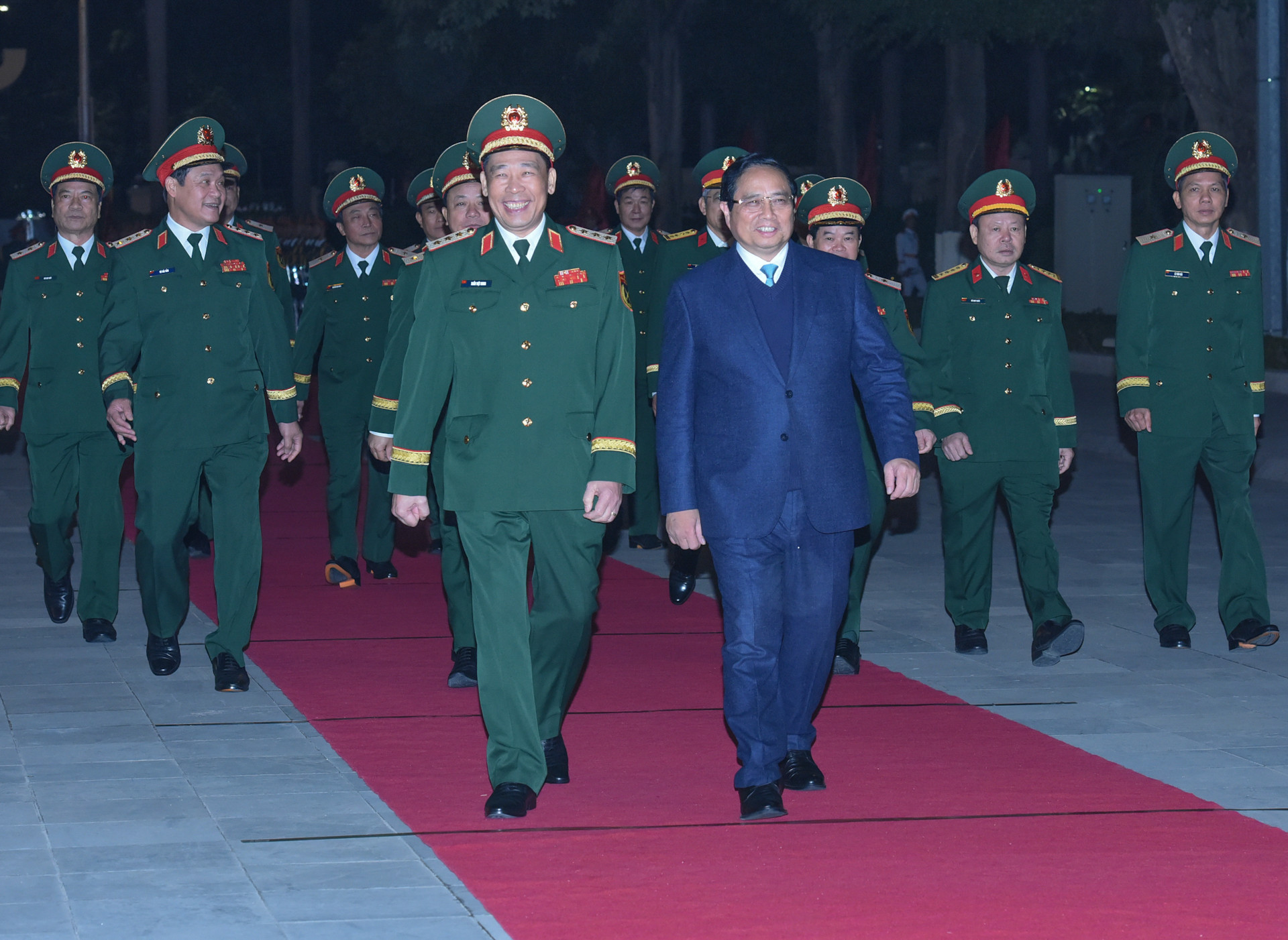 Thủ tướng Phạm Minh Chính thăm, chúc mừng cán bộ, giảng viên, học viên Học viện Quốc phòng.