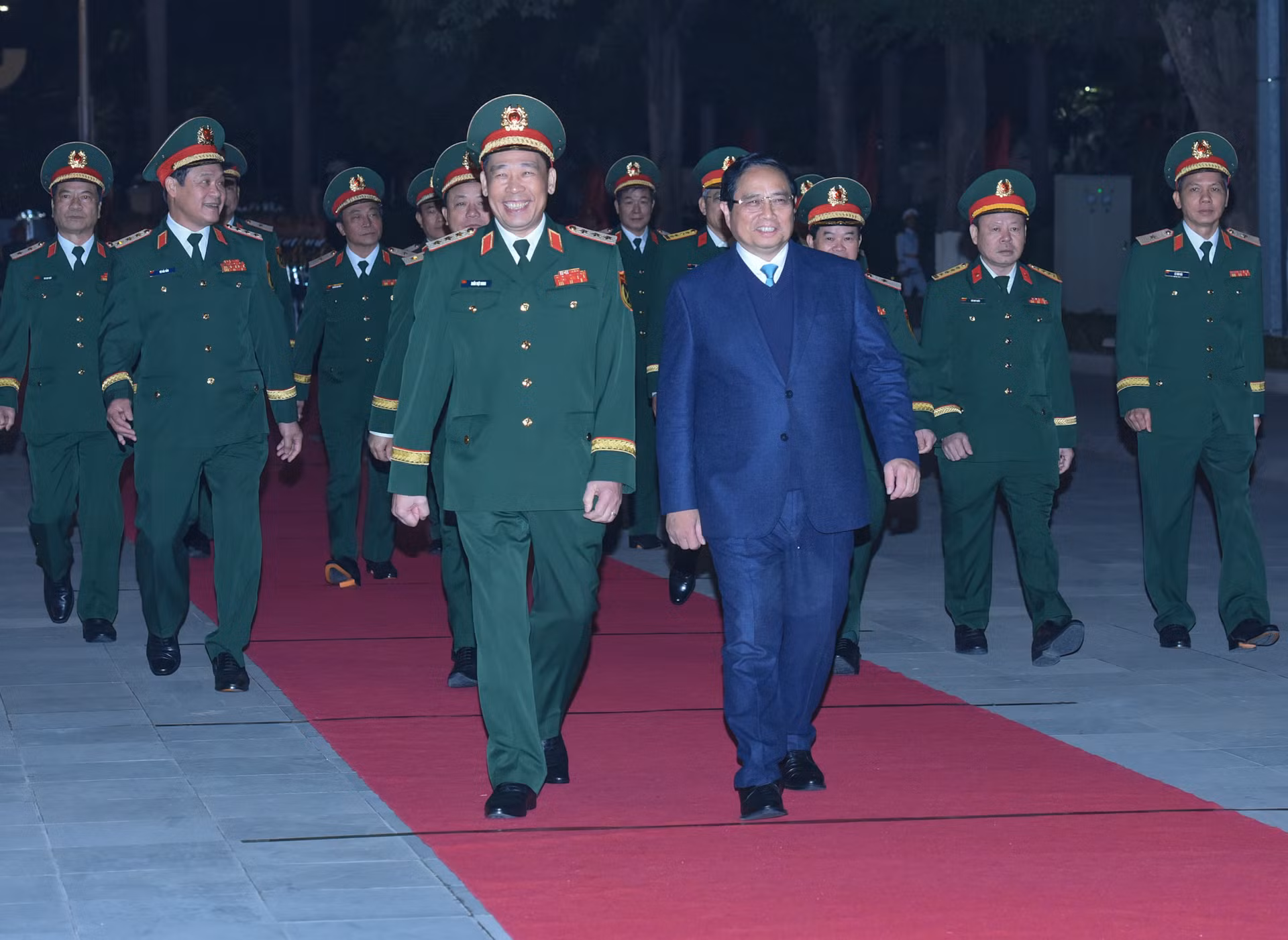 Thủ tướng Phạm Minh Chính thăm, chúc mừng cán bộ, giảng viên, học viên Học viện Quốc phòng.