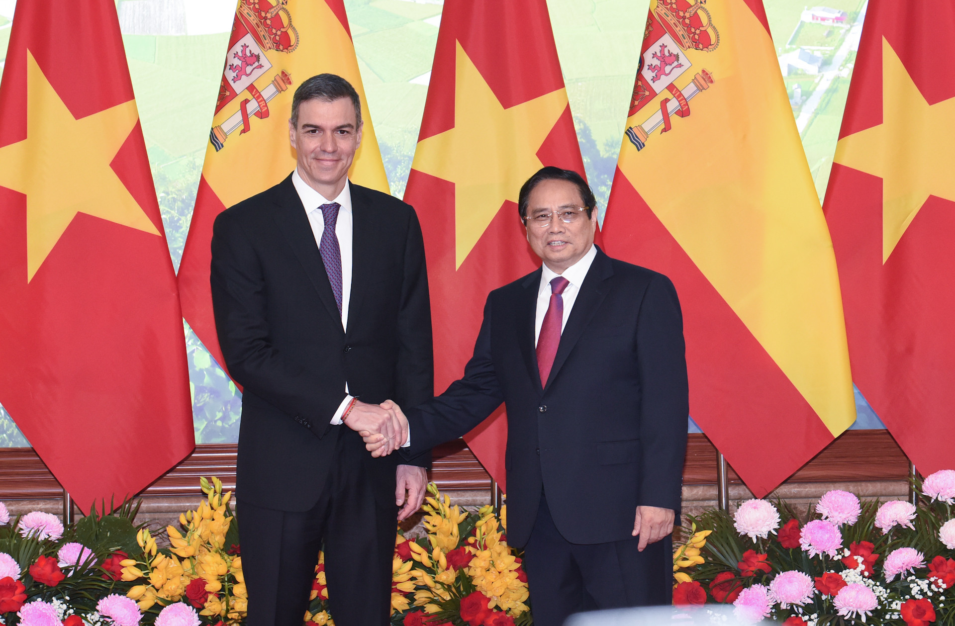 Thủ tướng Phạm Minh Chính và Thủ tướng Tây Ban Nha Pedro Sánchez.