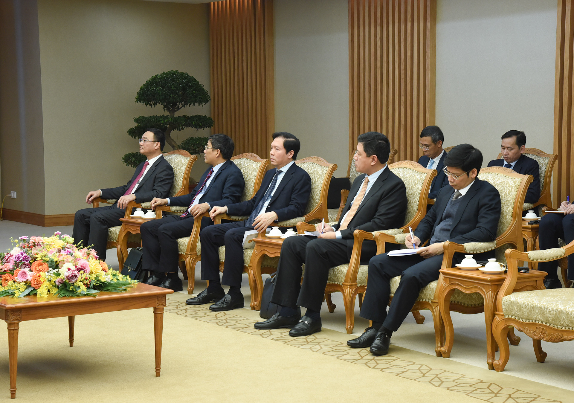 Đại diện lãnh đạo các bộ, ban, ngành của Chính phủ Việt Nam tham dự buổi tiếp.