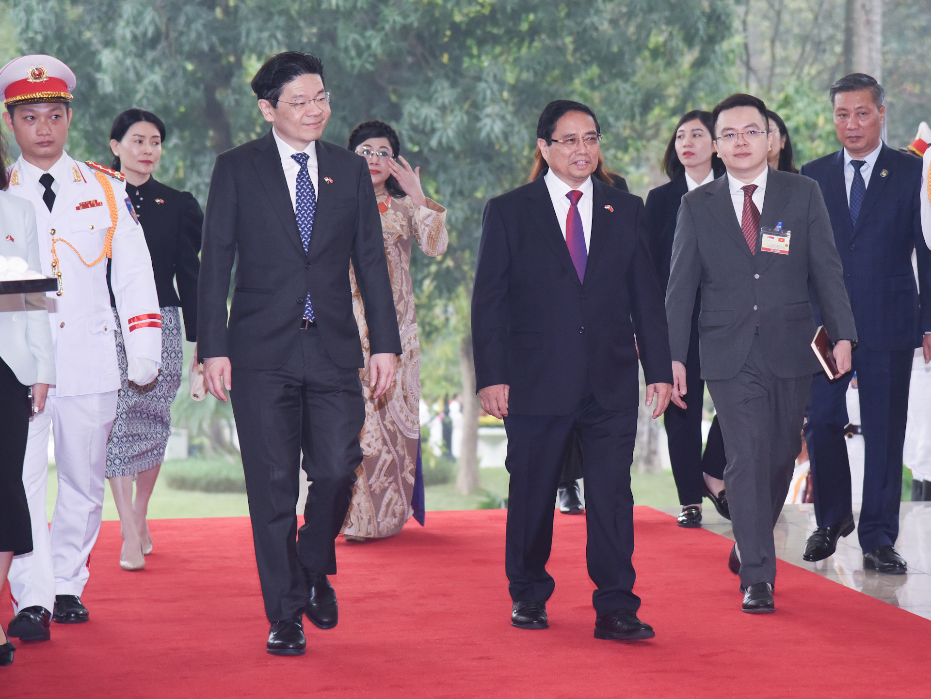 Ngay sau lễ đón Thủ tướng Phạm Minh Chính và Thủ tướng nước Cộng hòa Singapore Lawrence Wong cùng hội đàm.