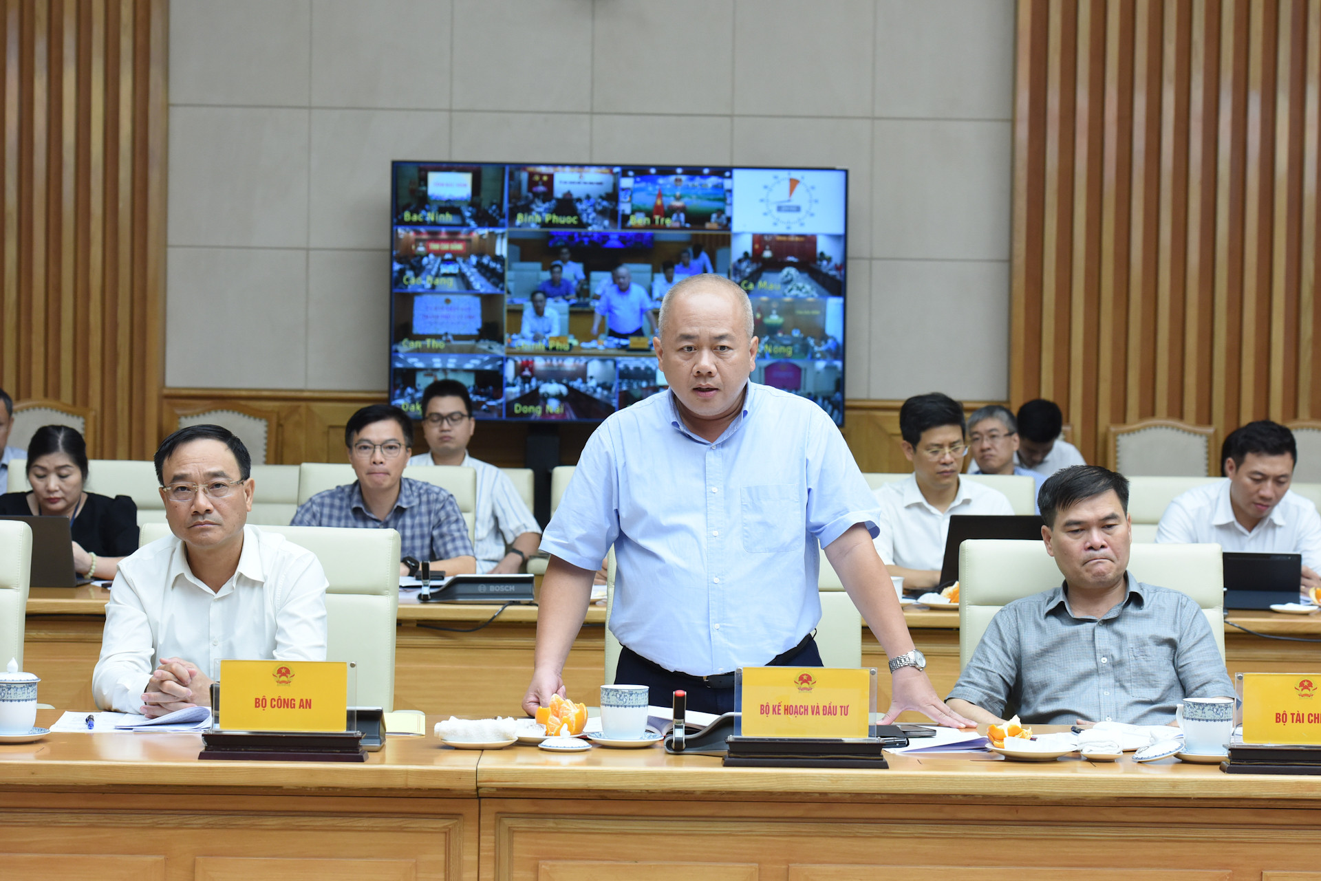 Đại diện lãnh đạo Bộ Kế hoạch và Đầu tư phát biểu tại phiên họp.